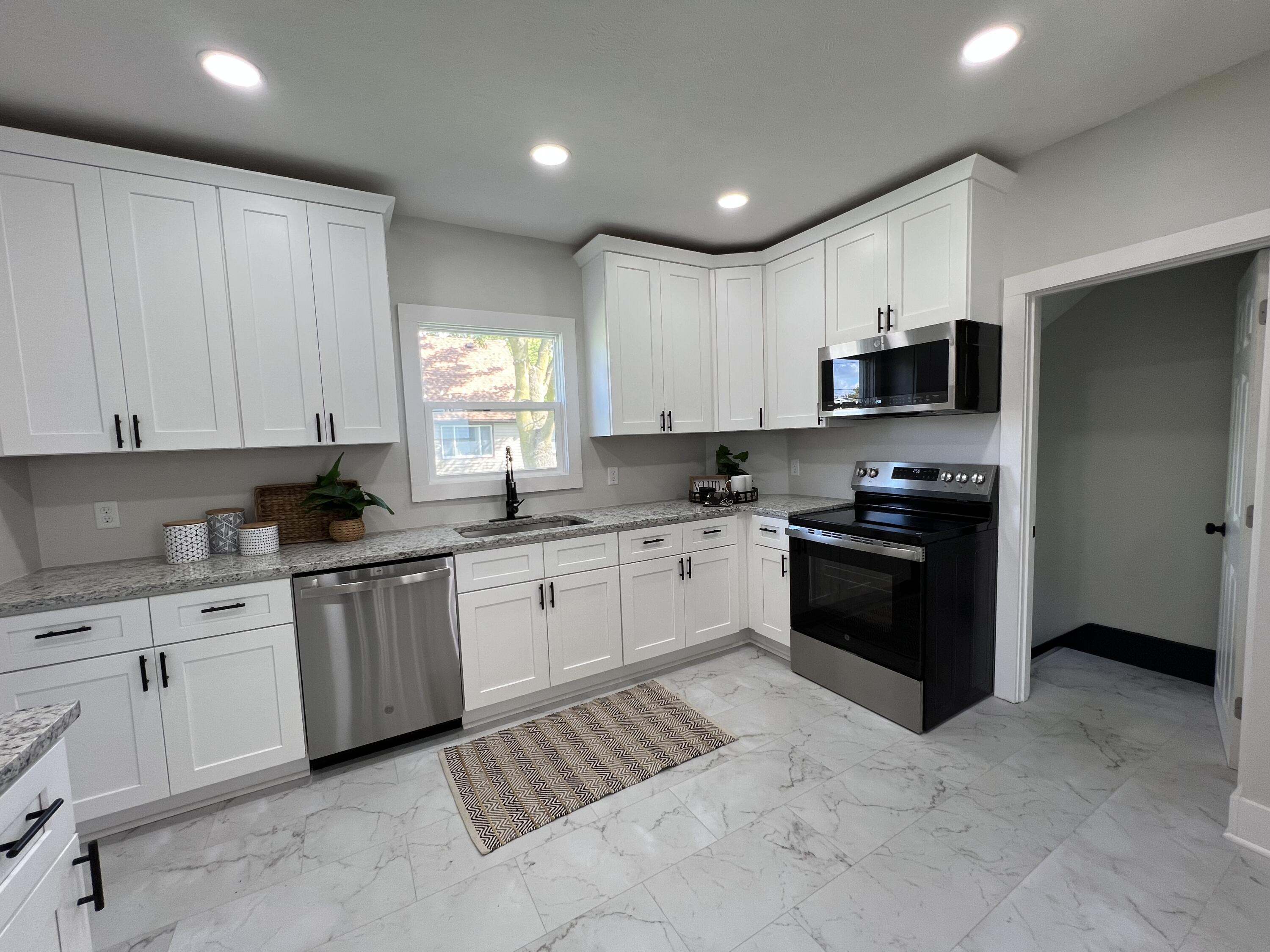 Council Bluffs, Iowa 51501, United States, 2 Bedrooms Bedrooms, ,2 BathroomsBathrooms,Residential,Pending,215685