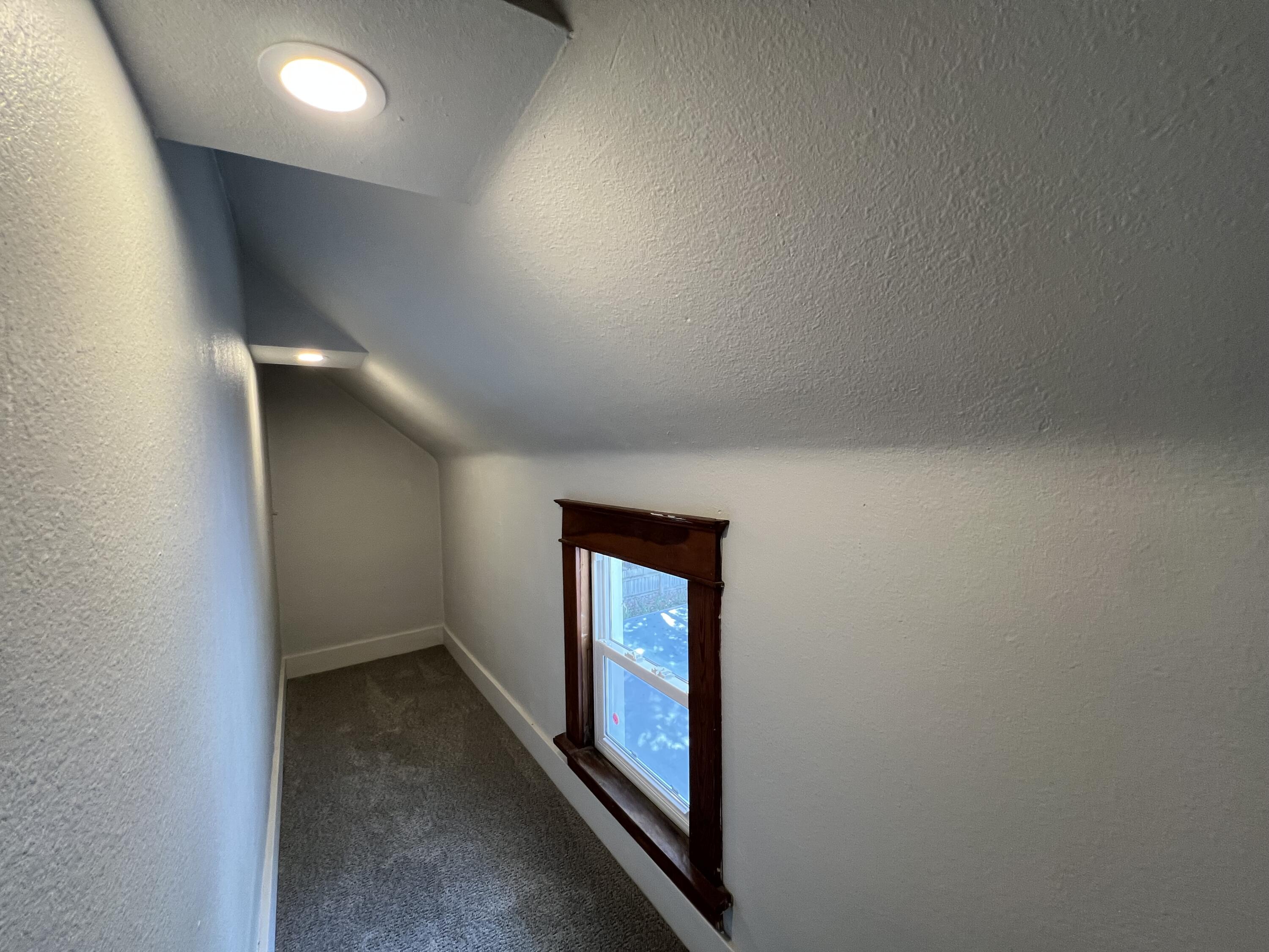 Council Bluffs, Iowa 51501, United States, 2 Bedrooms Bedrooms, ,2 BathroomsBathrooms,Residential,Pending,215685