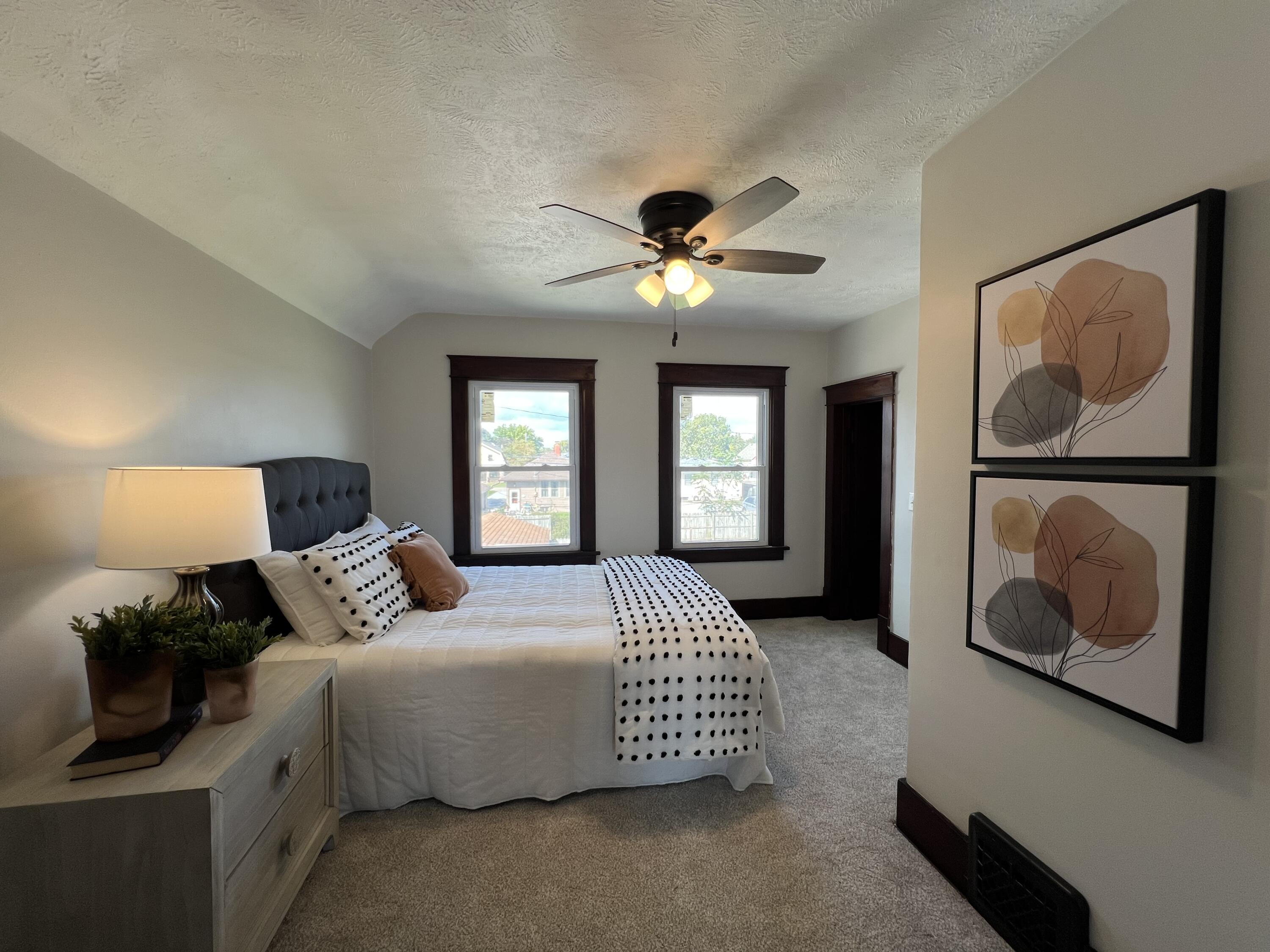 Council Bluffs, Iowa 51501, United States, 2 Bedrooms Bedrooms, ,2 BathroomsBathrooms,Residential,Pending,215685