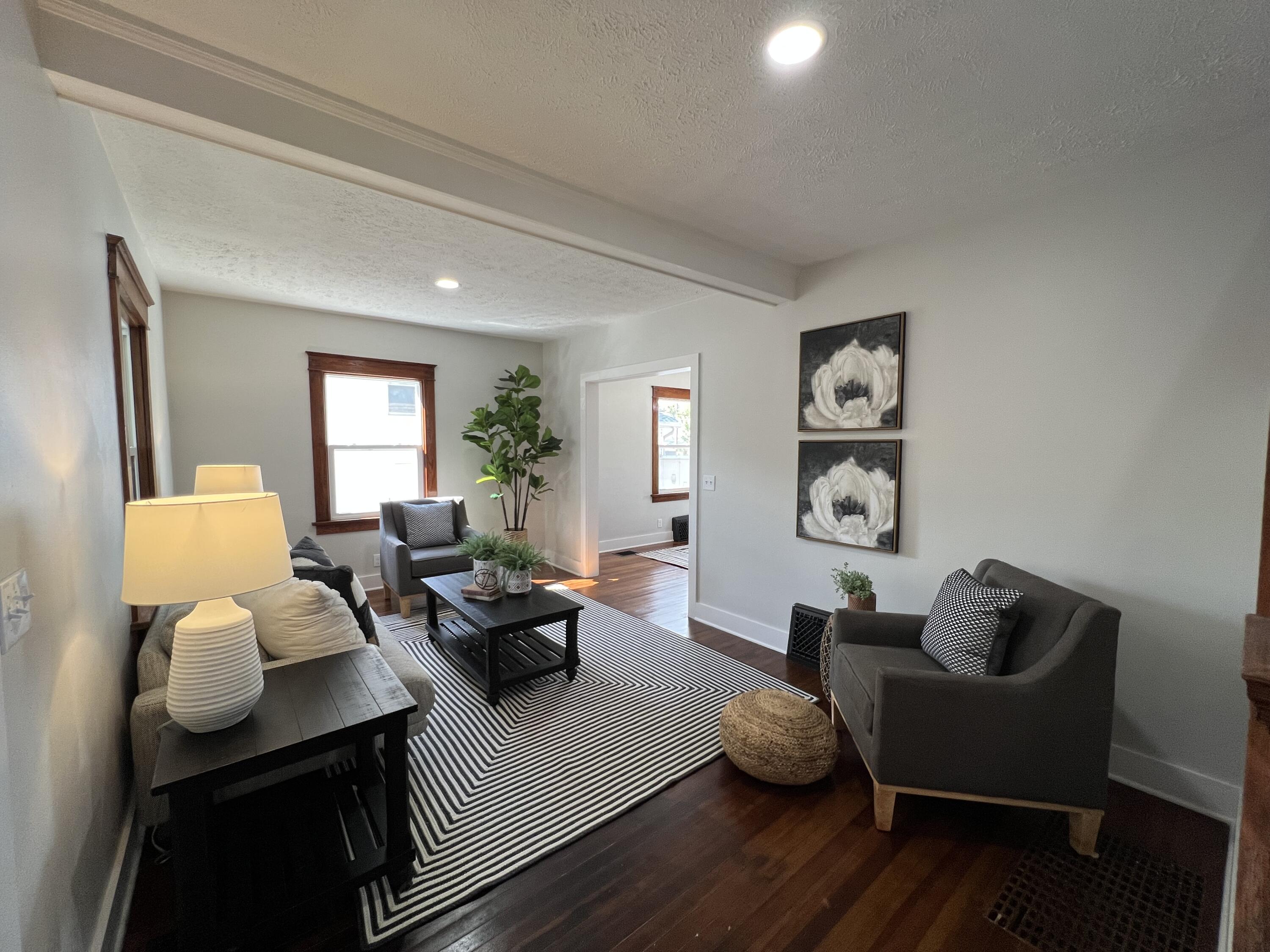 Council Bluffs, Iowa 51501, United States, 2 Bedrooms Bedrooms, ,2 BathroomsBathrooms,Residential,Pending,215685