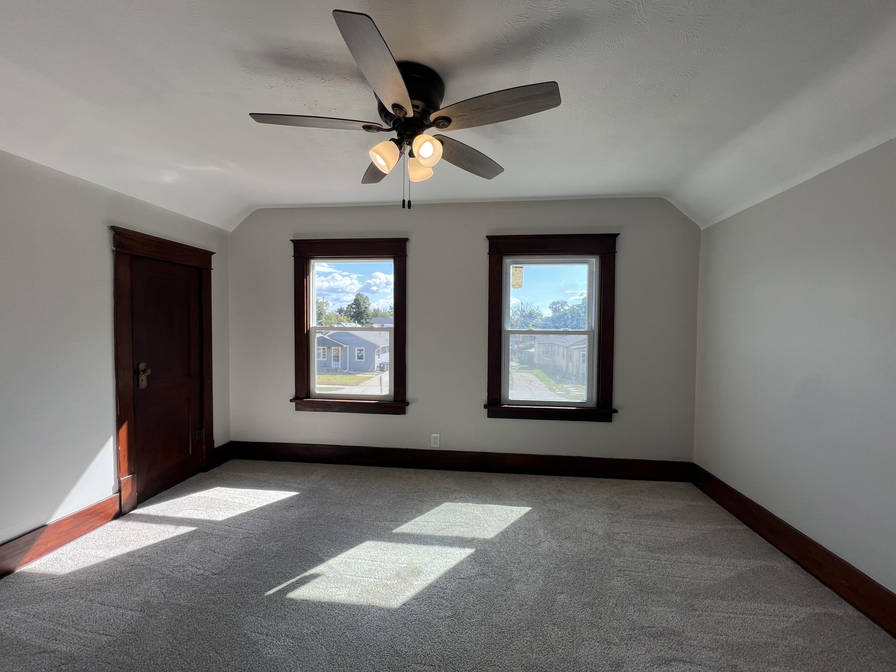 Council Bluffs, Iowa 51501, United States, 2 Bedrooms Bedrooms, ,2 BathroomsBathrooms,Residential,Pending,215685