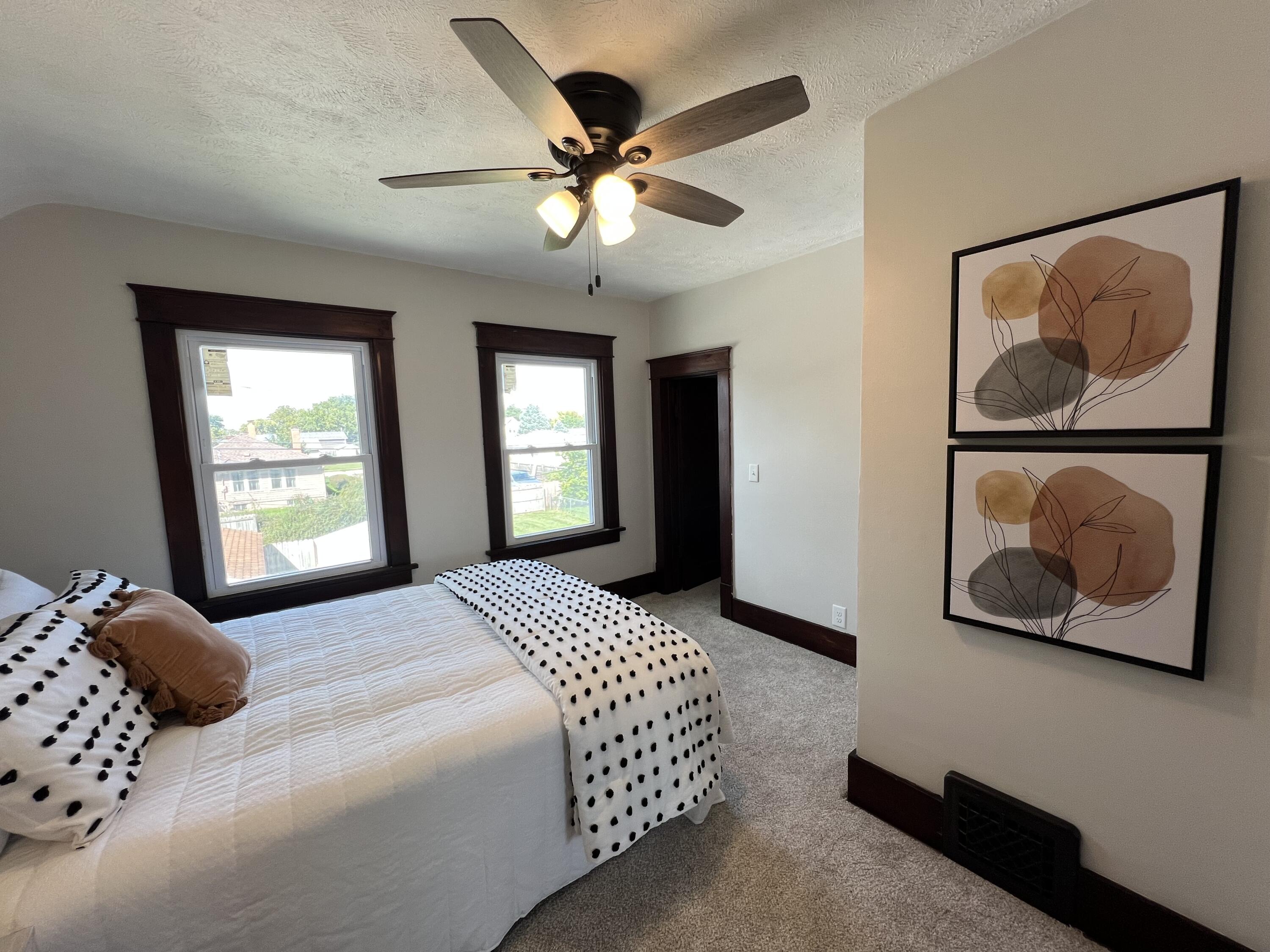 Council Bluffs, Iowa 51501, United States, 2 Bedrooms Bedrooms, ,2 BathroomsBathrooms,Residential,Pending,215685