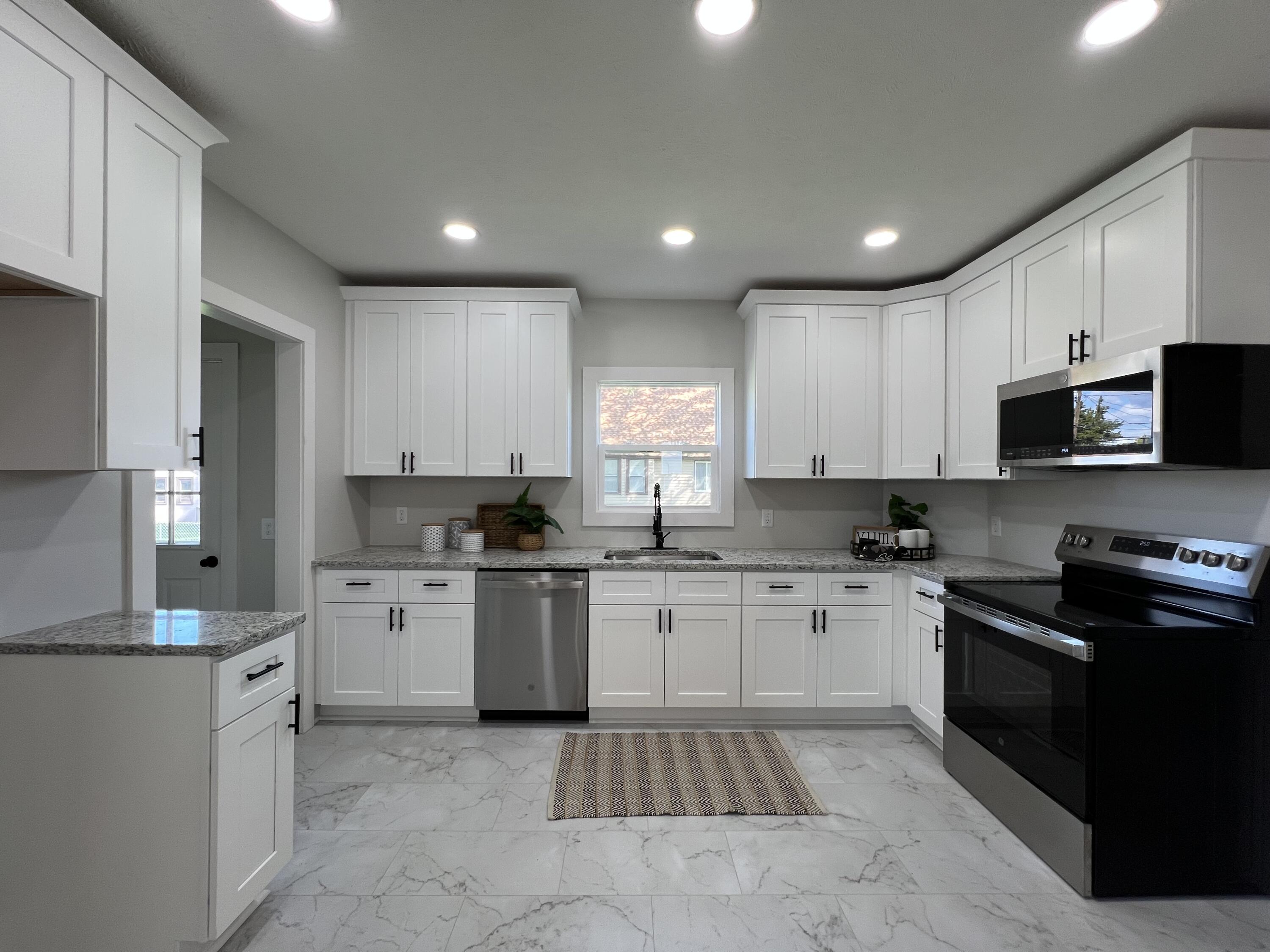 Council Bluffs, Iowa 51501, United States, 2 Bedrooms Bedrooms, ,2 BathroomsBathrooms,Residential,Pending,215685