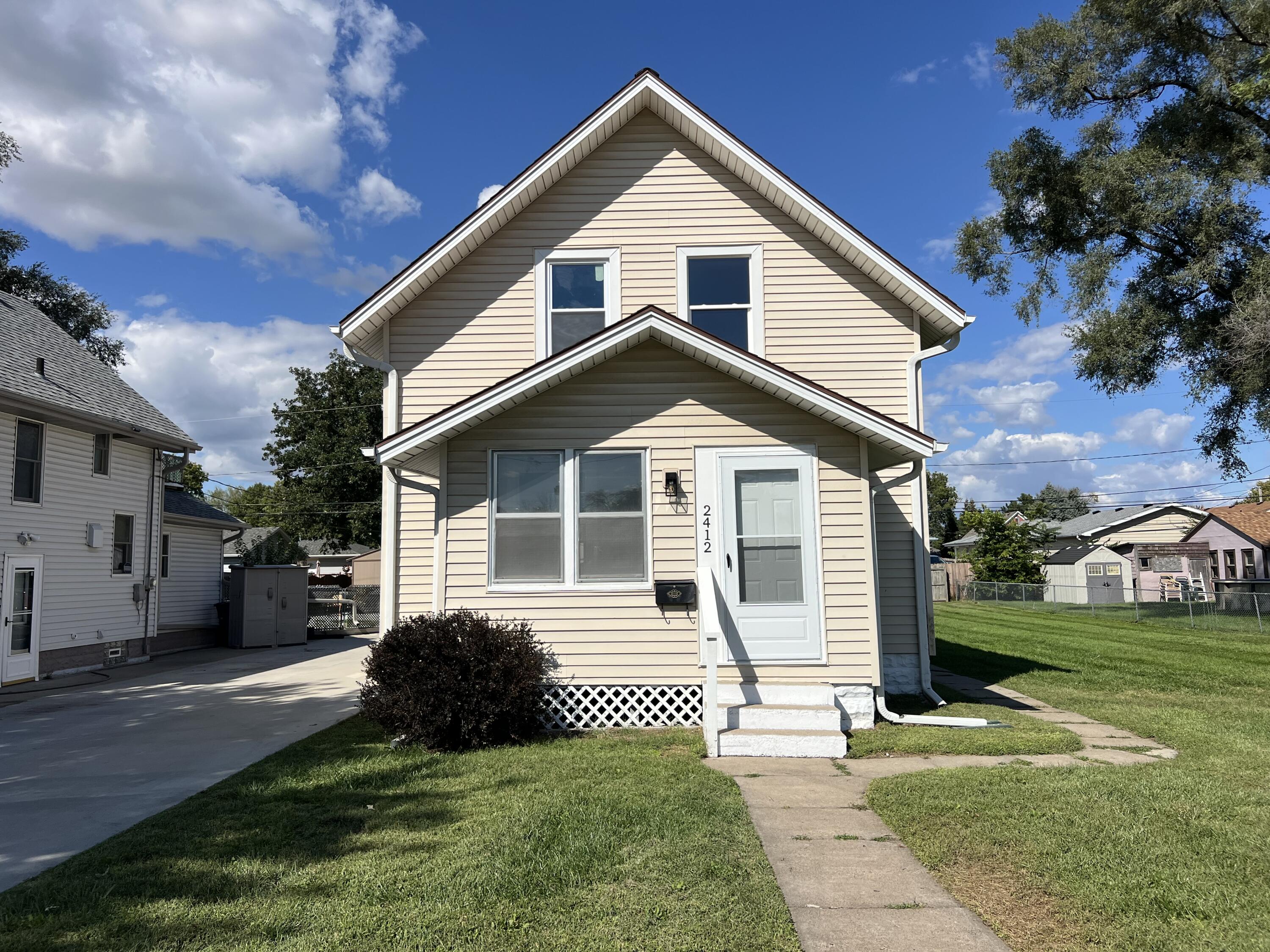 Council Bluffs, Iowa 51501, United States, 2 Bedrooms Bedrooms, ,2 BathroomsBathrooms,Residential,Pending,215685