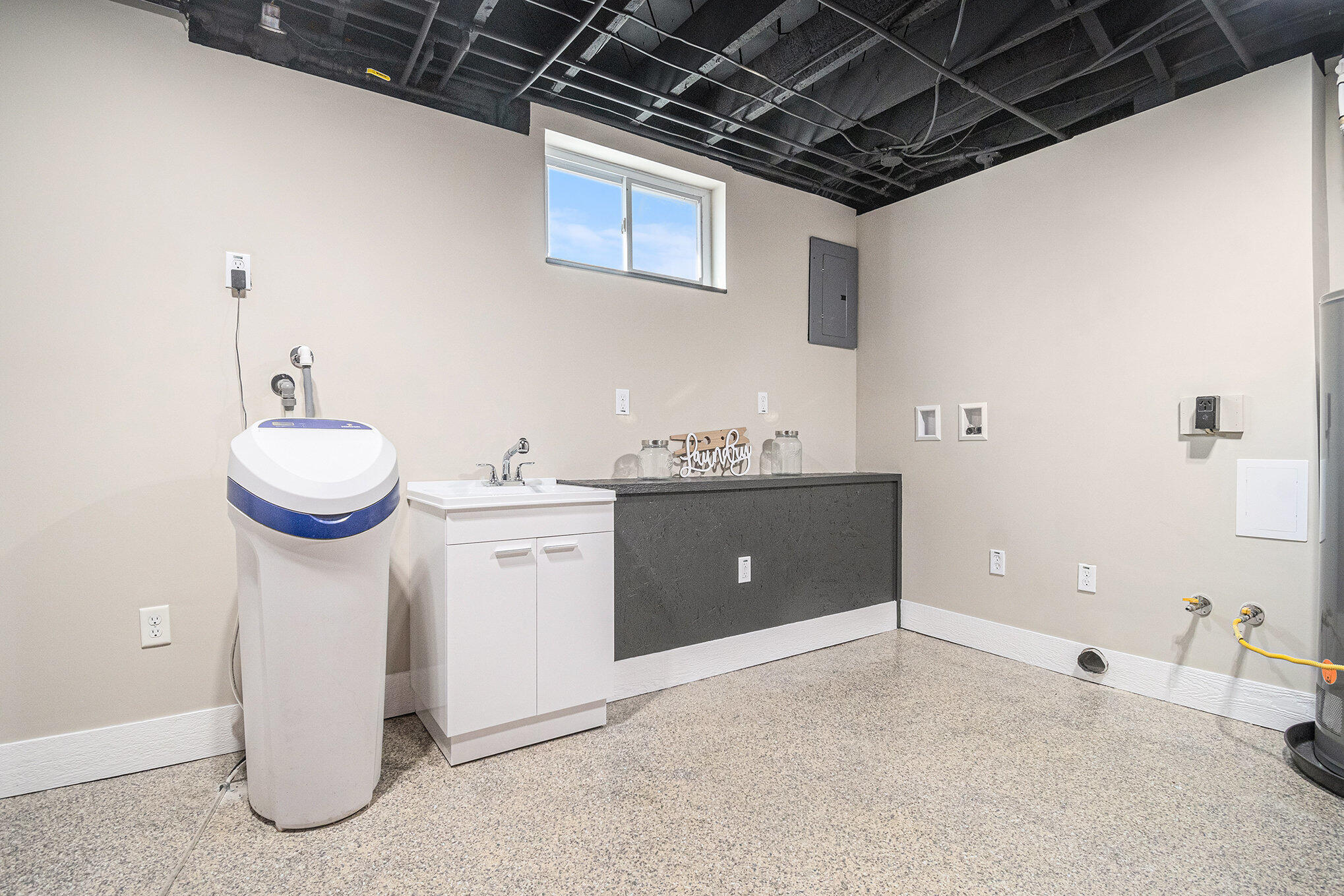 Neola, Iowa 51559, United States, 4 Bedrooms Bedrooms, ,2 BathroomsBathrooms,Residential,Active,158122