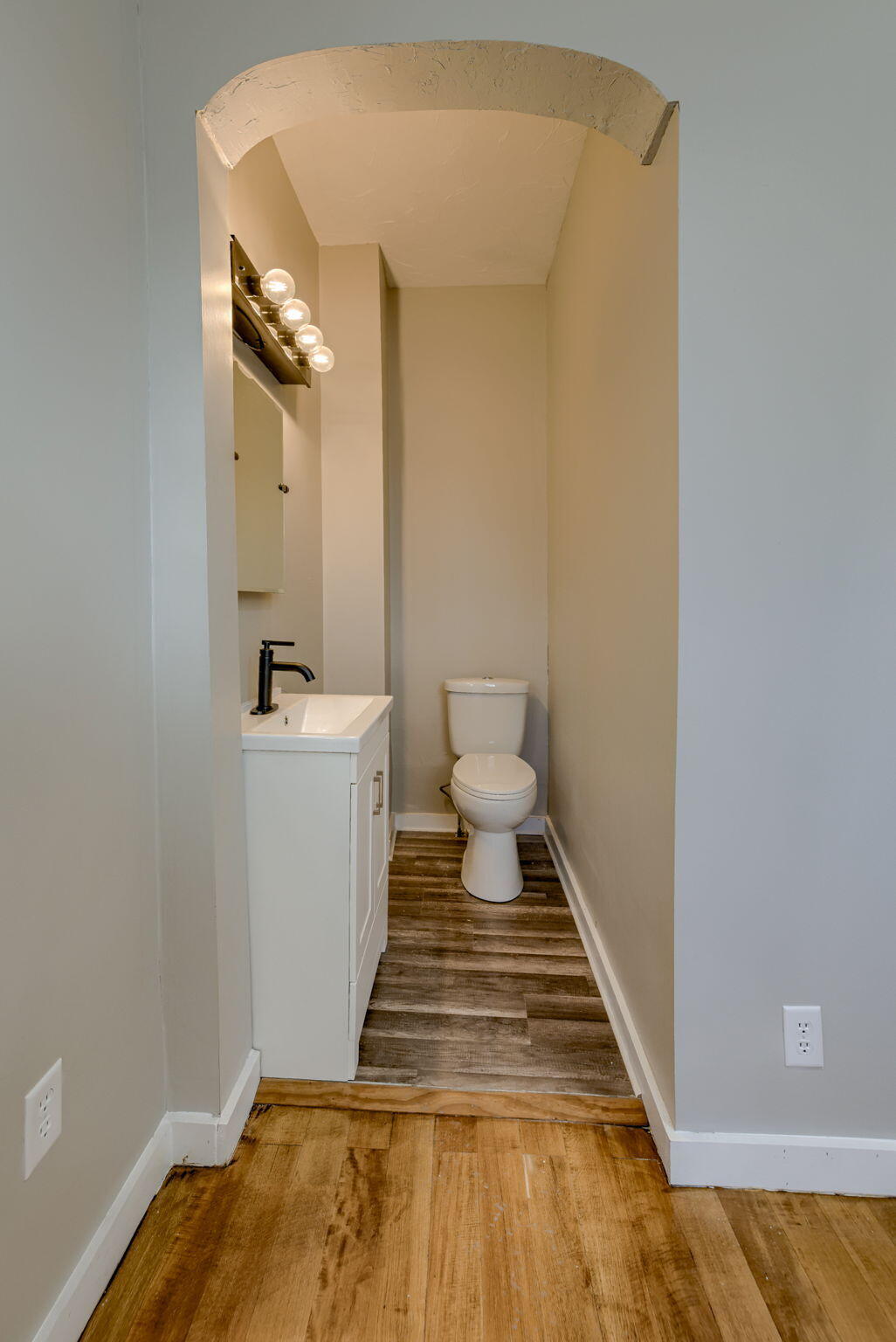 Red Oak, Iowa 51566, United States, 5 Bedrooms Bedrooms, ,2 BathroomsBathrooms,Residential,Active,171702