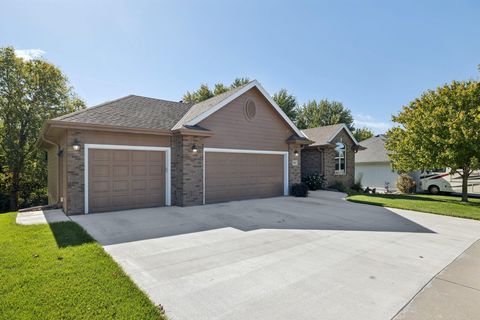 Photo of 5021 PROVIDENCE Road, COUNCIL BLUFFS, IA 51503 (MLS # 25-2215)