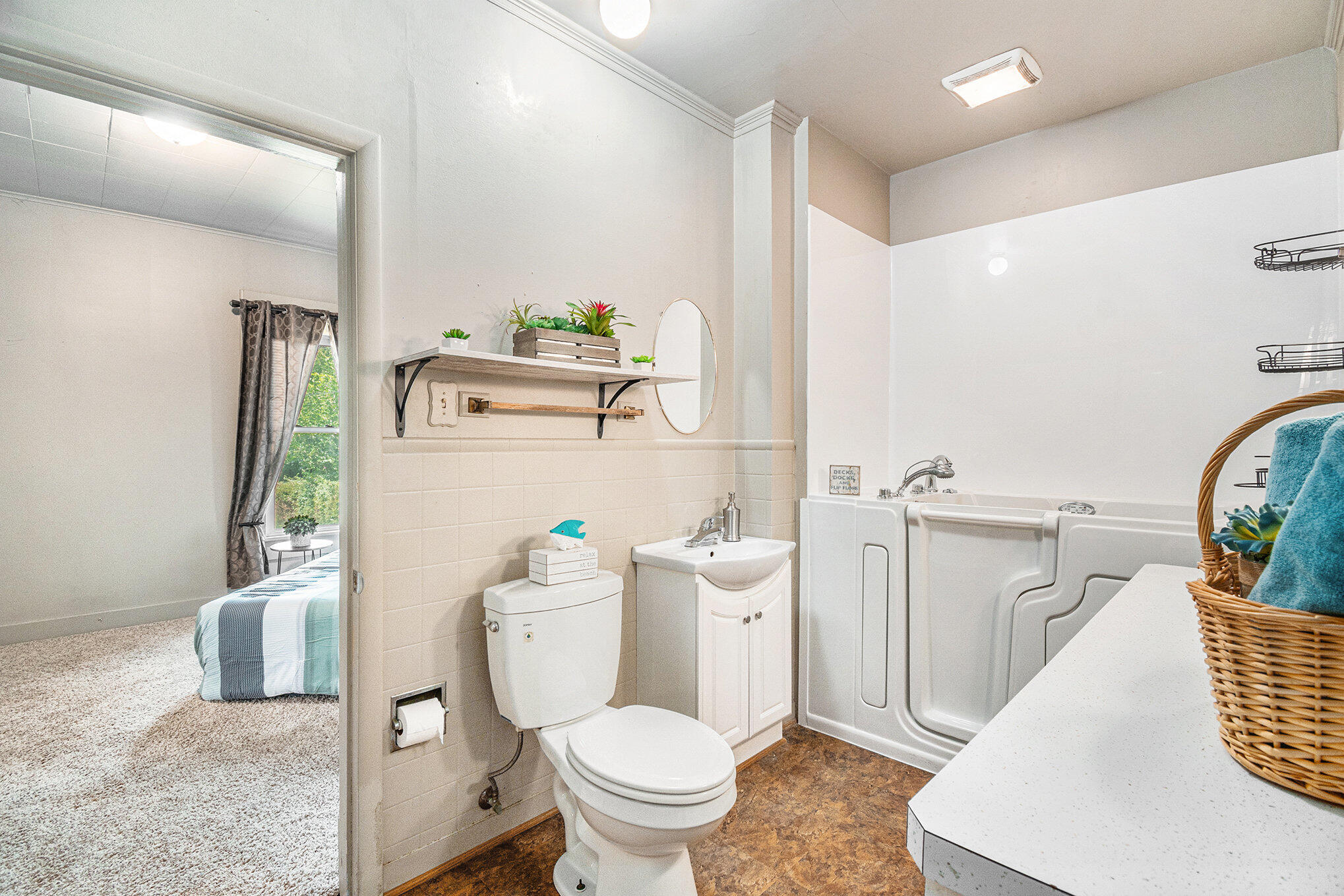 Council Bluffs, Iowa 51503, United States, 2 Bedrooms Bedrooms, ,1 BathroomBathrooms,Residential,Active,186638