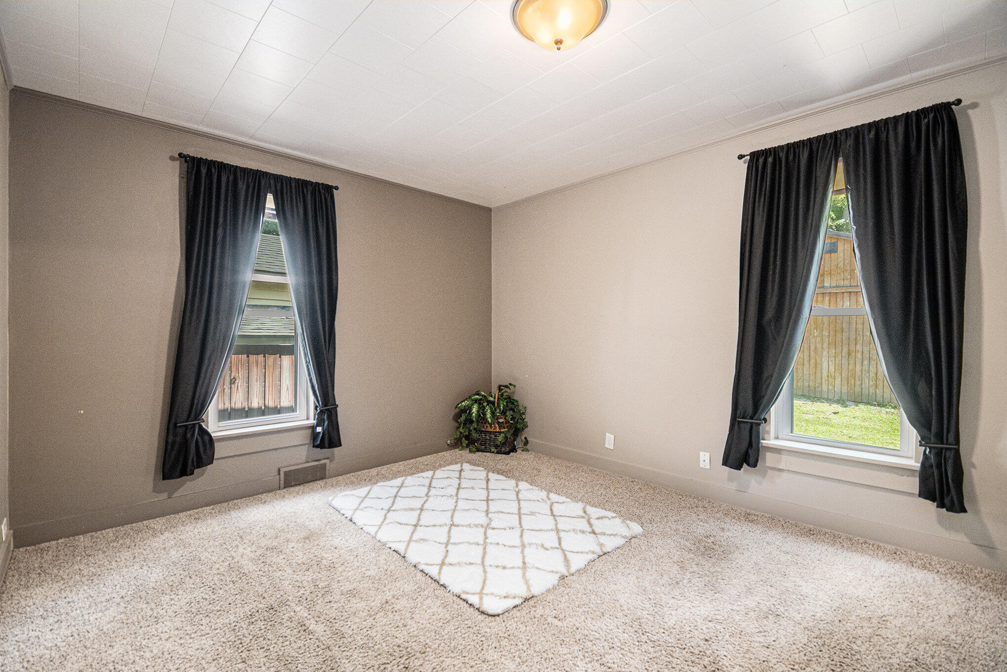 Council Bluffs, Iowa 51503, United States, 2 Bedrooms Bedrooms, ,1 BathroomBathrooms,Residential,Active,186638