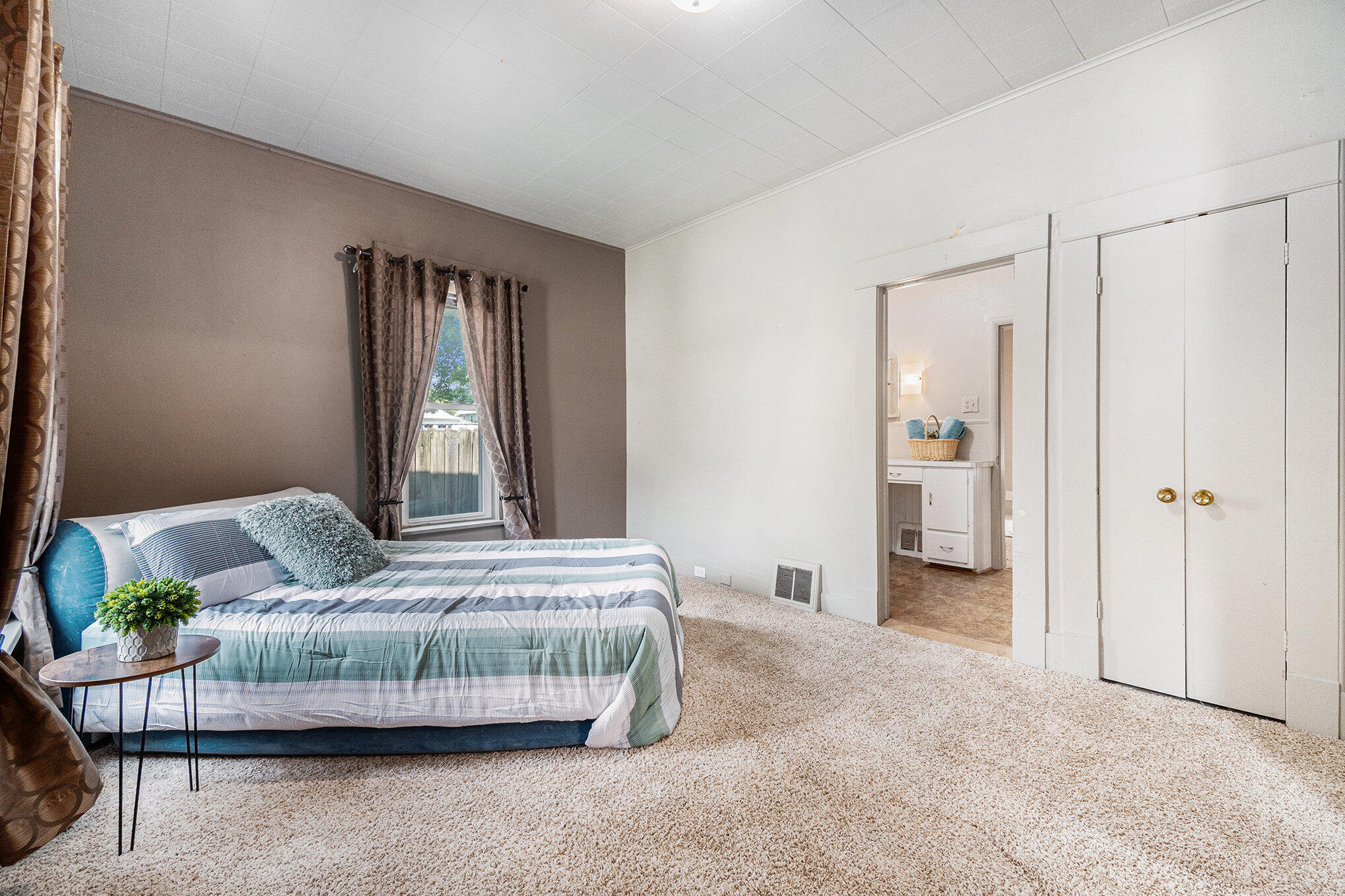 Council Bluffs, Iowa 51503, United States, 2 Bedrooms Bedrooms, ,1 BathroomBathrooms,Residential,Active,186638