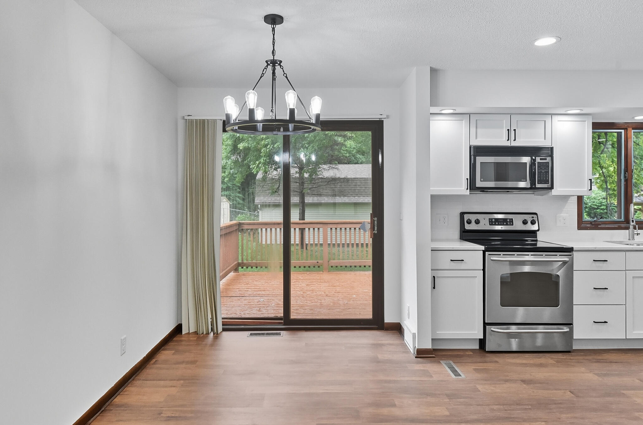 Council Bluffs, Iowa 51503, United States, 3 Bedrooms Bedrooms, ,2 BathroomsBathrooms,Residential,Contingent,212811