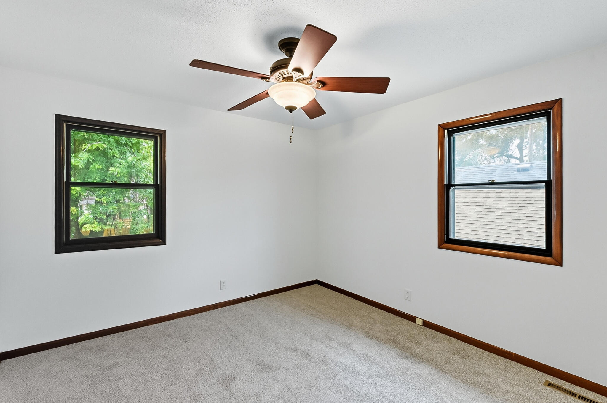 Council Bluffs, Iowa 51503, United States, 3 Bedrooms Bedrooms, ,2 BathroomsBathrooms,Residential,Contingent,212811