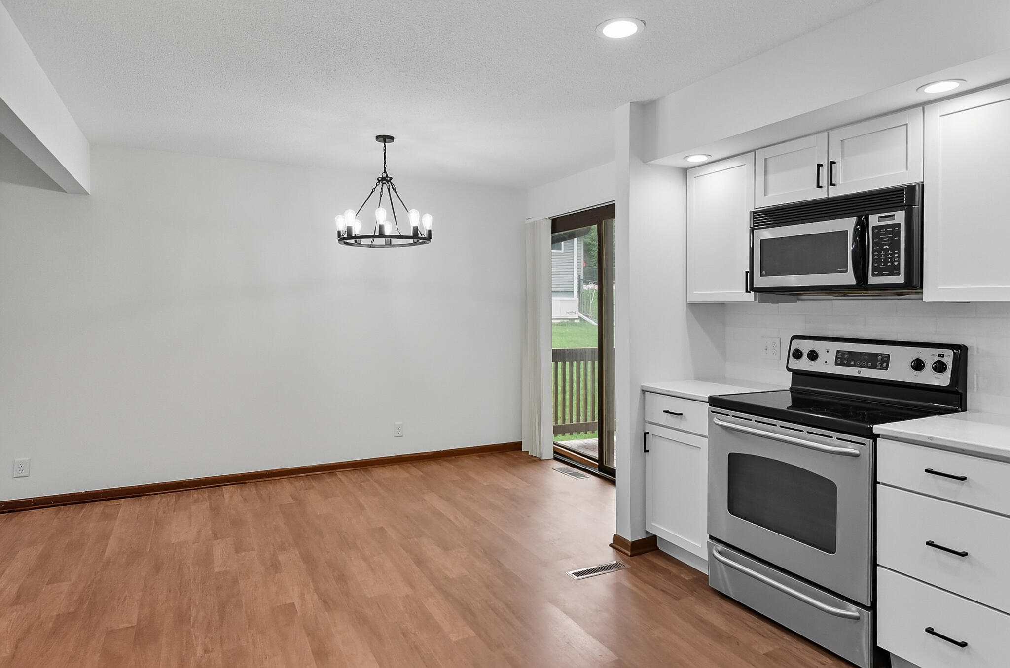 Council Bluffs, Iowa 51503, United States, 3 Bedrooms Bedrooms, ,2 BathroomsBathrooms,Residential,Contingent,212811