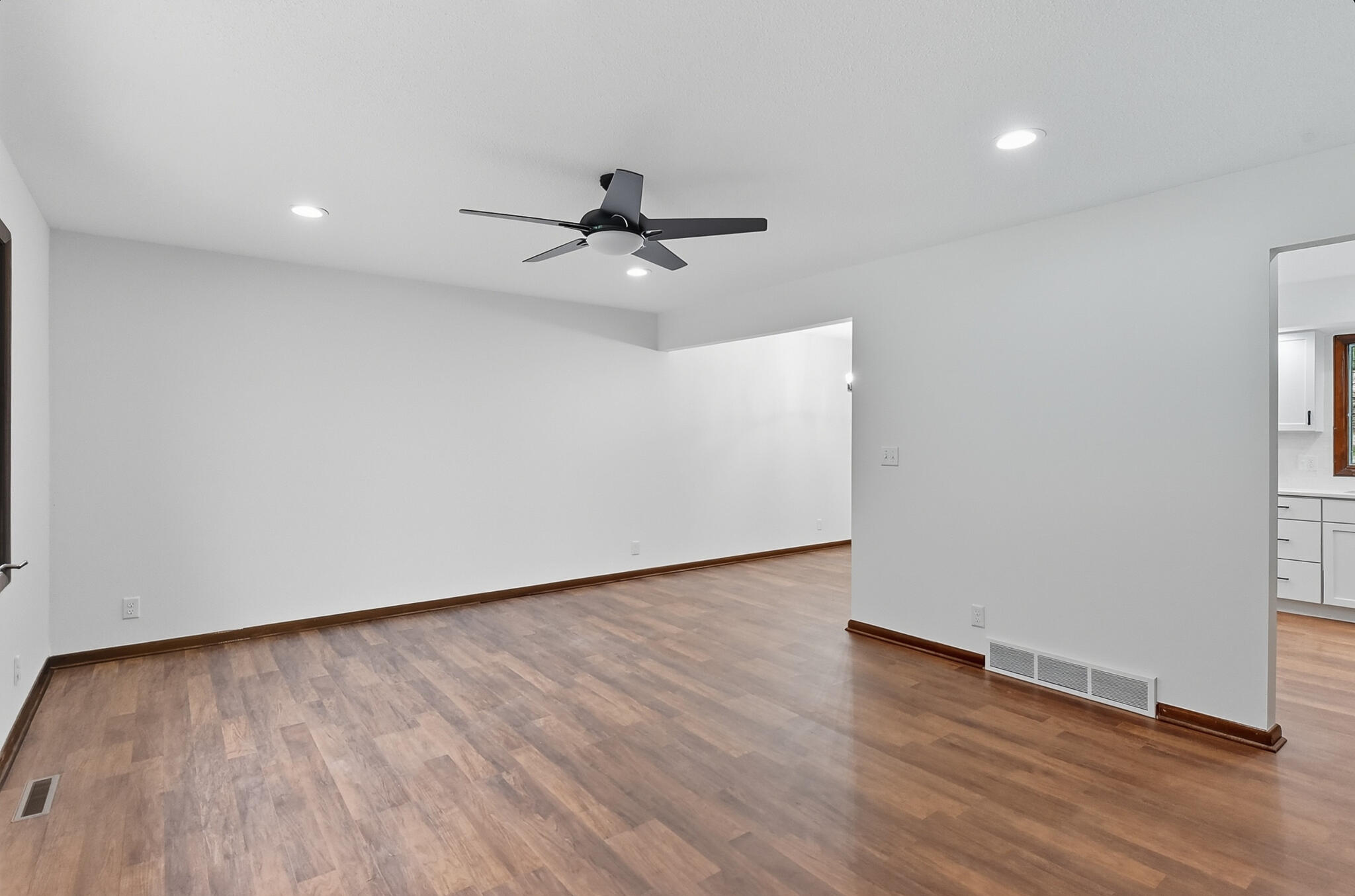 Council Bluffs, Iowa 51503, United States, 3 Bedrooms Bedrooms, ,2 BathroomsBathrooms,Residential,Contingent,212811