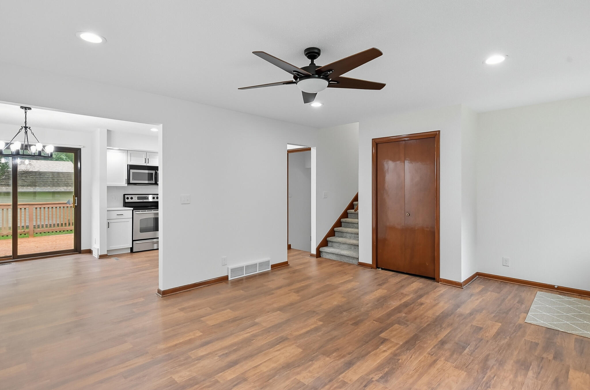 Council Bluffs, Iowa 51503, United States, 3 Bedrooms Bedrooms, ,2 BathroomsBathrooms,Residential,Contingent,212811