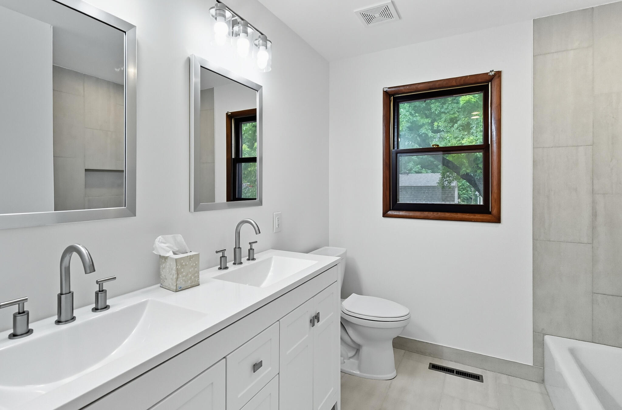 Council Bluffs, Iowa 51503, United States, 3 Bedrooms Bedrooms, ,2 BathroomsBathrooms,Residential,Contingent,212811