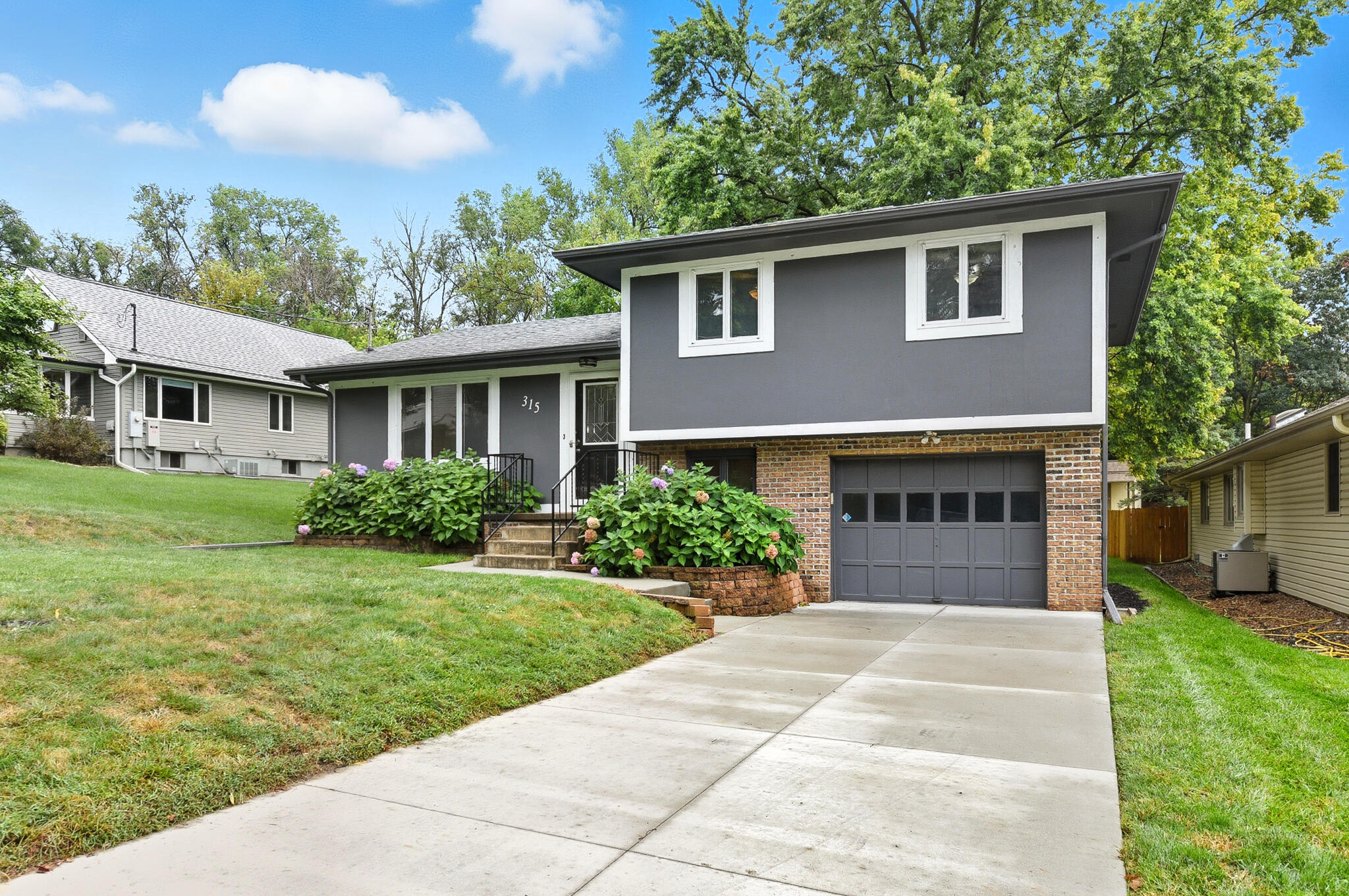 Council Bluffs, Iowa 51503, United States, 3 Bedrooms Bedrooms, ,2 BathroomsBathrooms,Residential,Contingent,212811