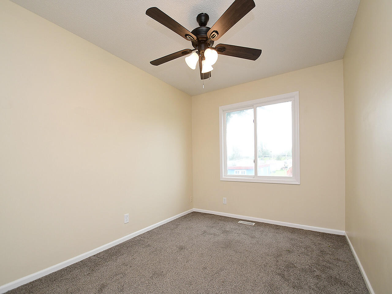 Council Bluffs, Iowa 51501, United States, 3 Bedrooms Bedrooms, ,2 BathroomsBathrooms,Residential,Active,160955