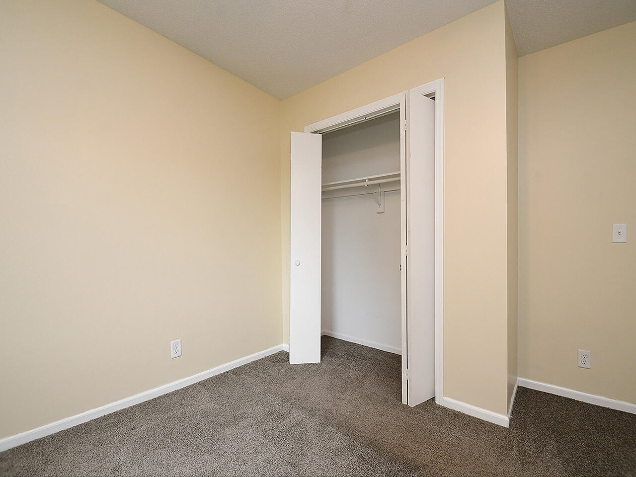 Council Bluffs, Iowa 51501, United States, 3 Bedrooms Bedrooms, ,2 BathroomsBathrooms,Residential,Active,160955