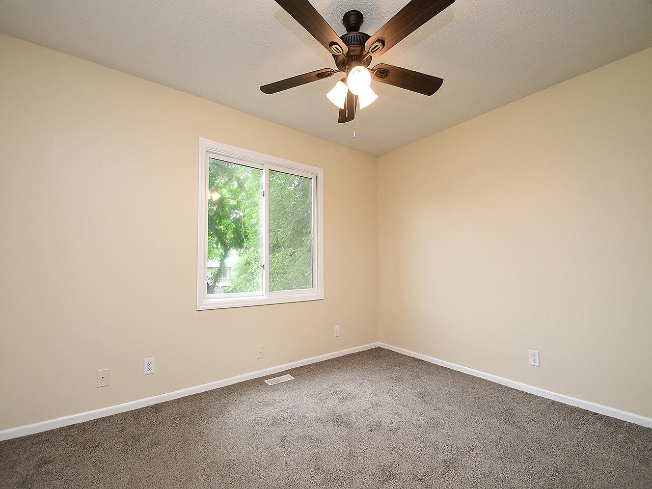 Council Bluffs, Iowa 51501, United States, 3 Bedrooms Bedrooms, ,2 BathroomsBathrooms,Residential,Active,160955