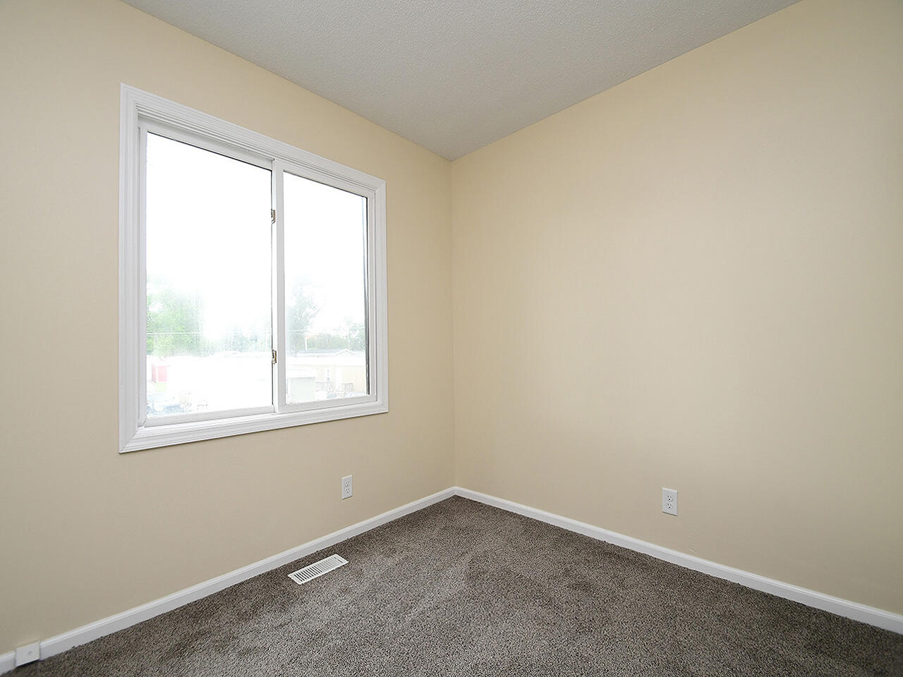 Council Bluffs, Iowa 51501, United States, 3 Bedrooms Bedrooms, ,2 BathroomsBathrooms,Residential,Active,160955