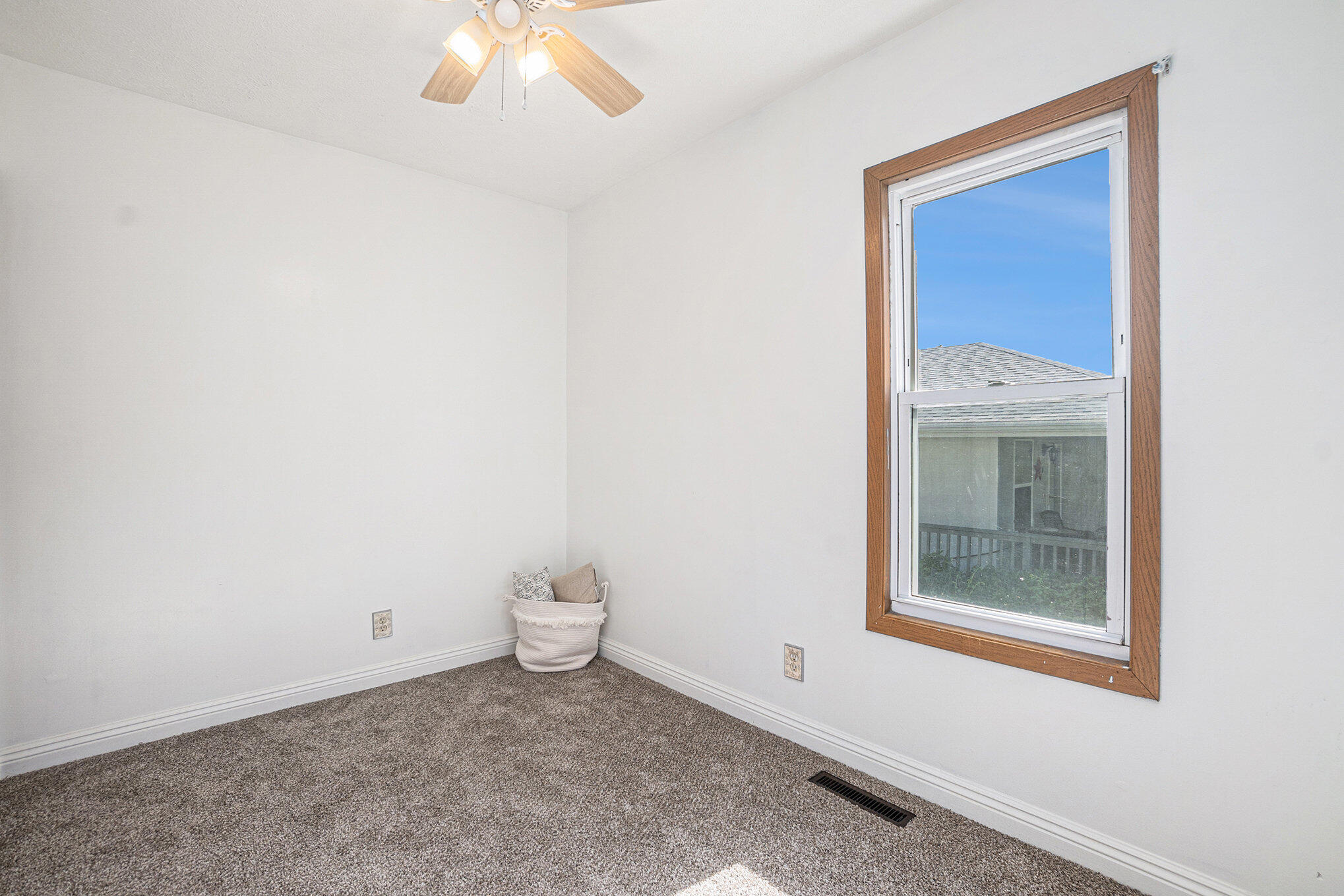 Council Bluffs, Iowa 51501, United States, 2 Bedrooms Bedrooms, ,1 BathroomBathrooms,Residential,Active,237459