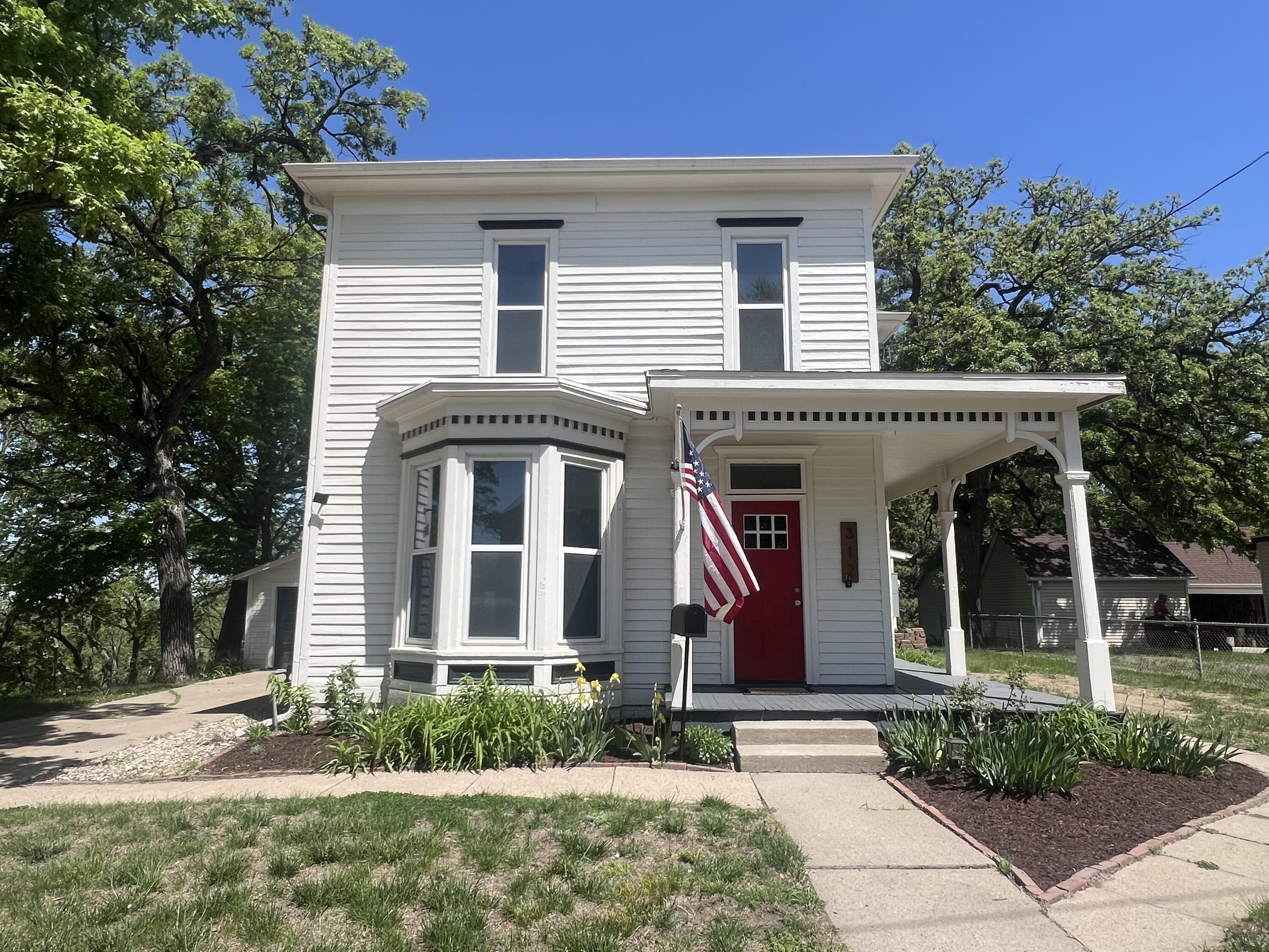 Council Bluffs, Iowa 51503, United States, 3 Bedrooms Bedrooms, ,3 BathroomsBathrooms,Residential,Pending,126555