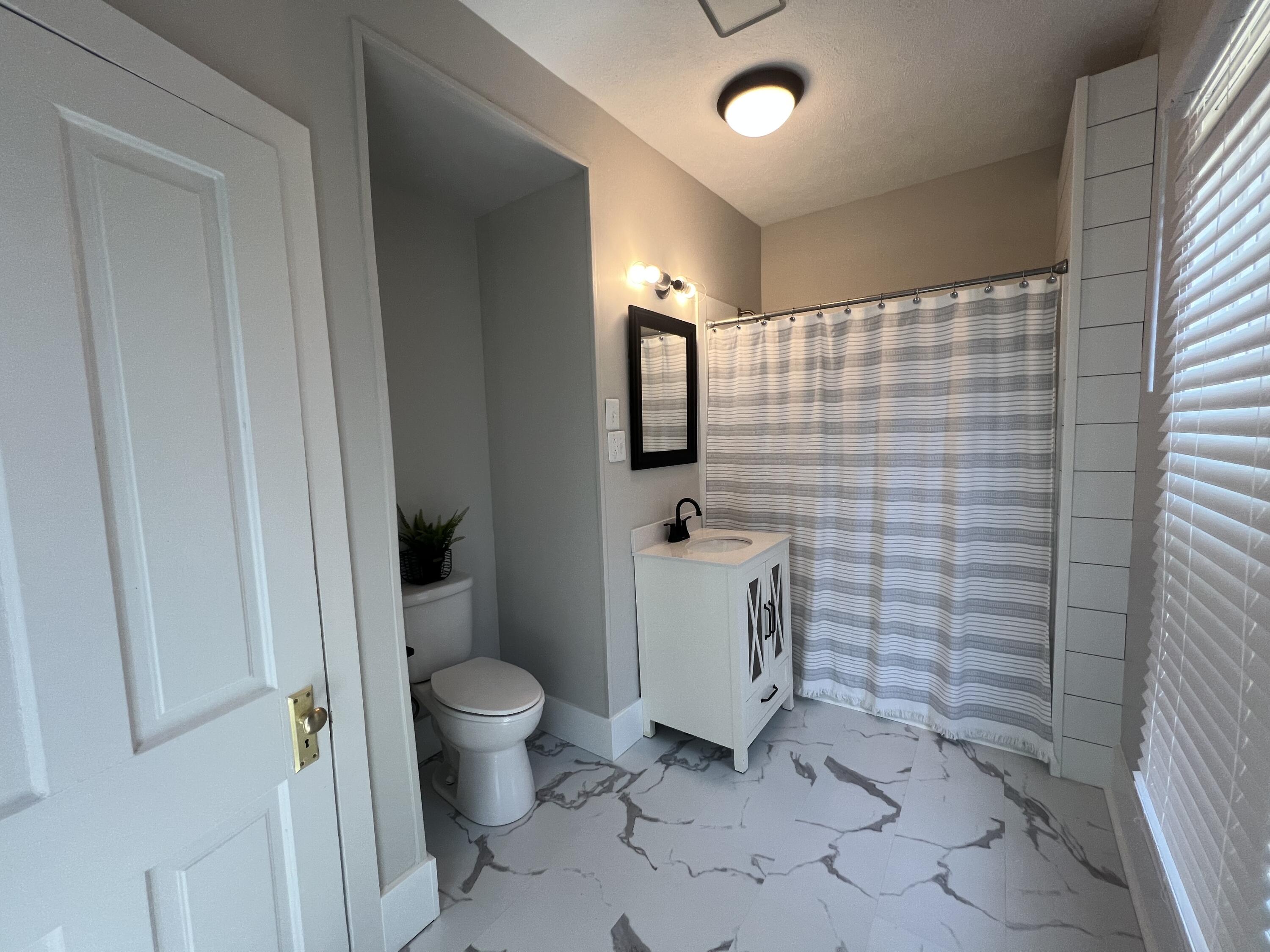 Council Bluffs, Iowa 51503, United States, 3 Bedrooms Bedrooms, ,3 BathroomsBathrooms,Residential,Pending,126555