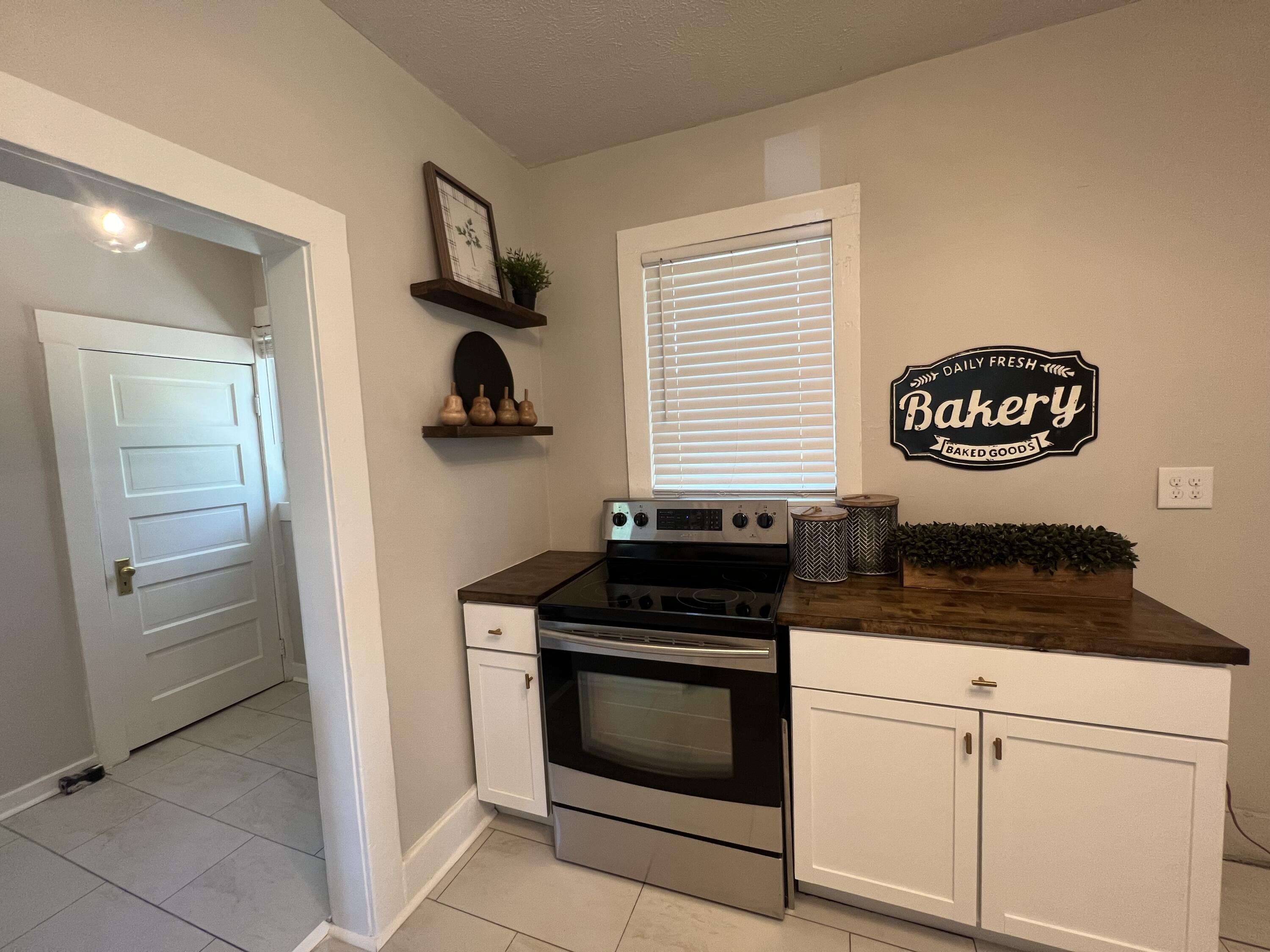 Council Bluffs, Iowa 51503, United States, 3 Bedrooms Bedrooms, ,3 BathroomsBathrooms,Residential,Pending,126555