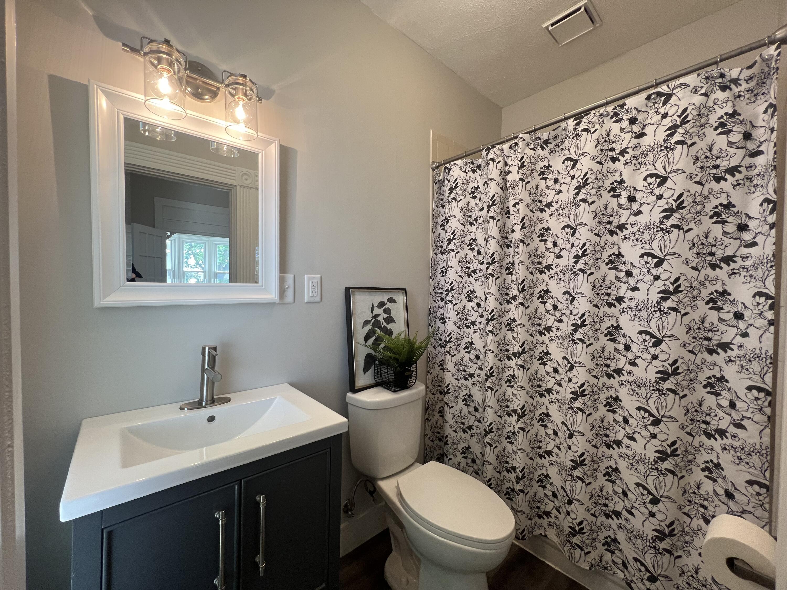 Council Bluffs, Iowa 51503, United States, 3 Bedrooms Bedrooms, ,3 BathroomsBathrooms,Residential,Pending,126555