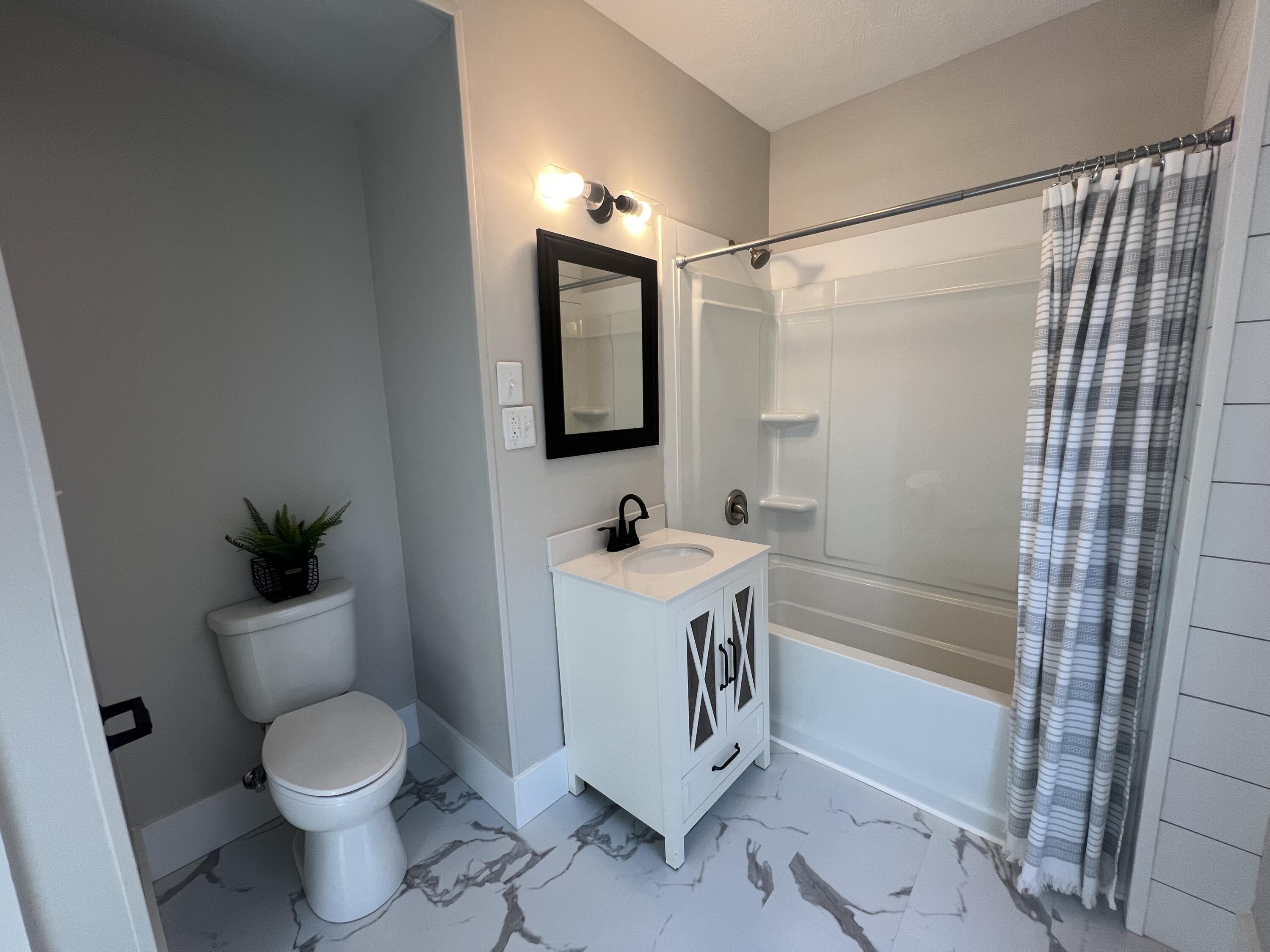 Council Bluffs, Iowa 51503, United States, 3 Bedrooms Bedrooms, ,3 BathroomsBathrooms,Residential,Pending,126555