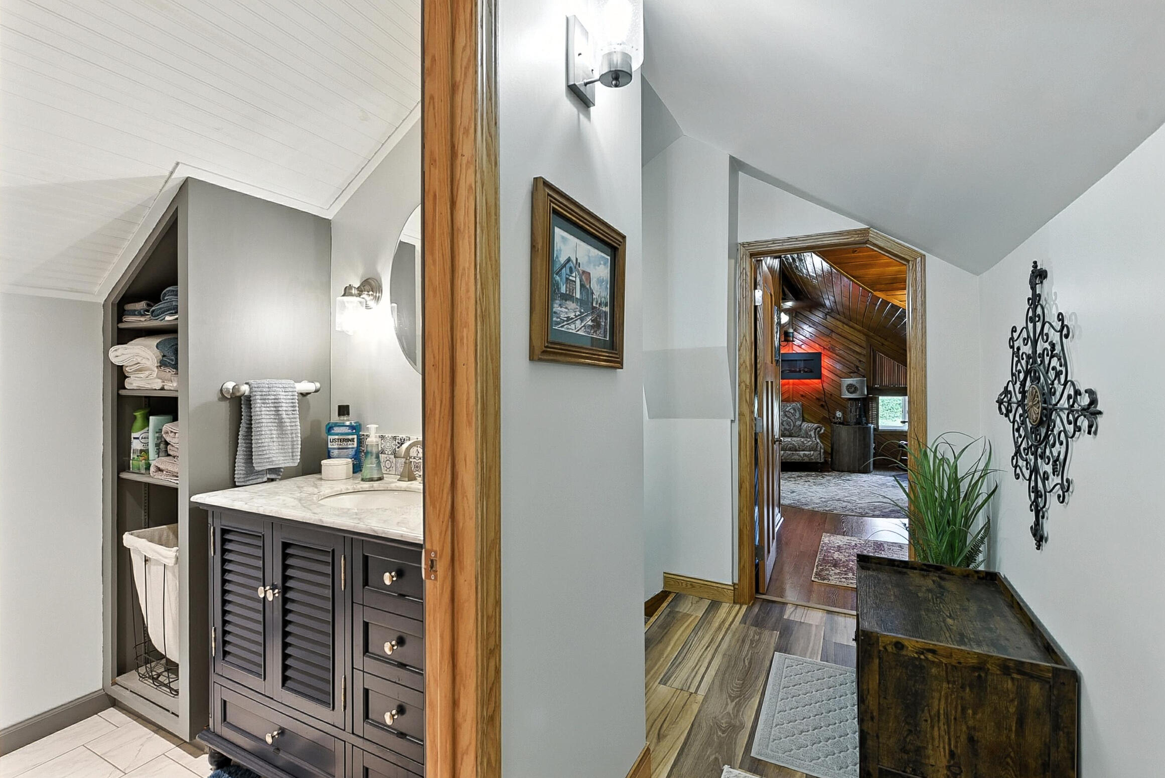 Oakland, Iowa 51560, United States, 3 Bedrooms Bedrooms, ,3 BathroomsBathrooms,Residential,Active,175605