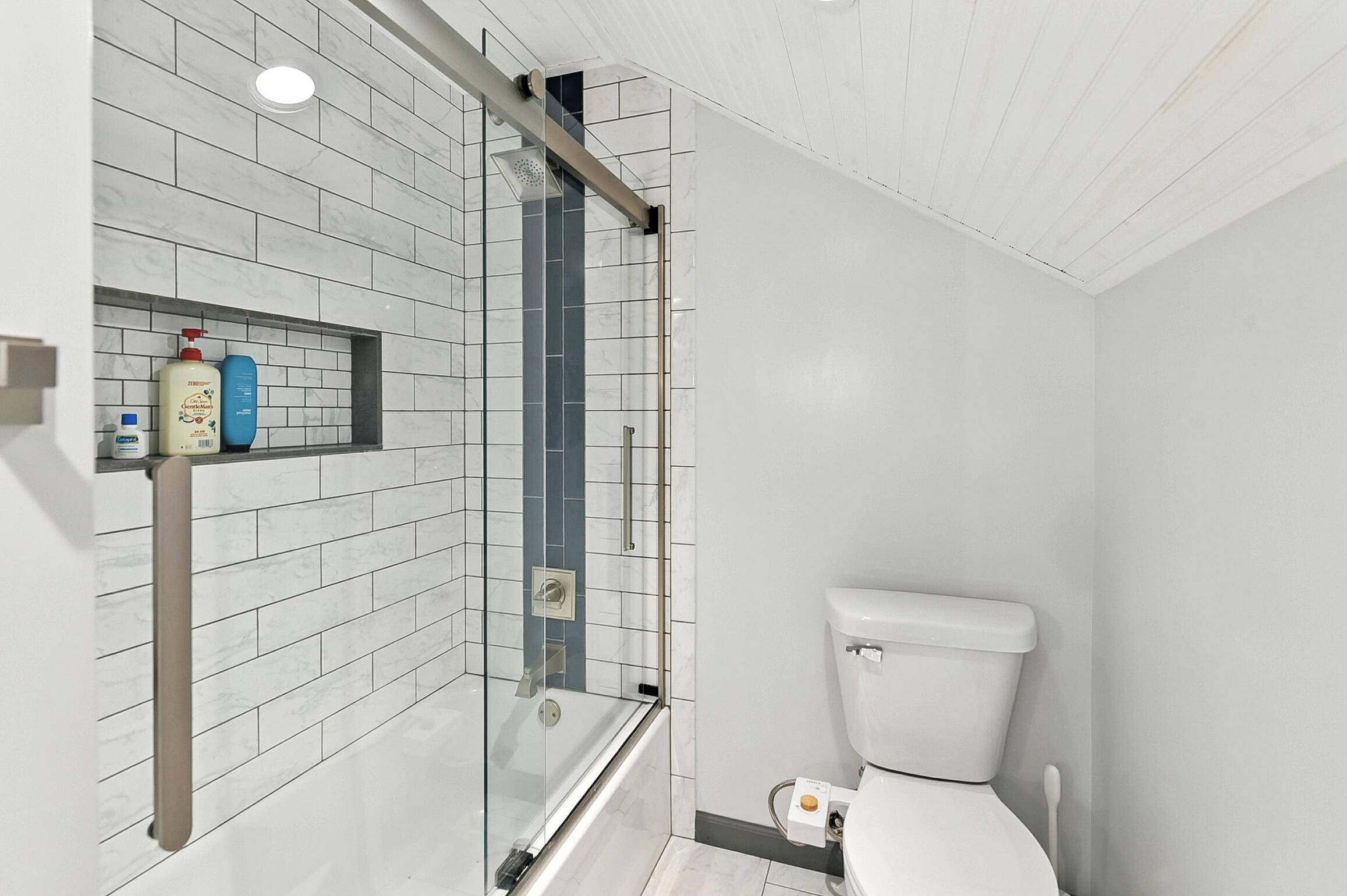 Oakland, Iowa 51560, United States, 3 Bedrooms Bedrooms, ,3 BathroomsBathrooms,Residential,Active,175605