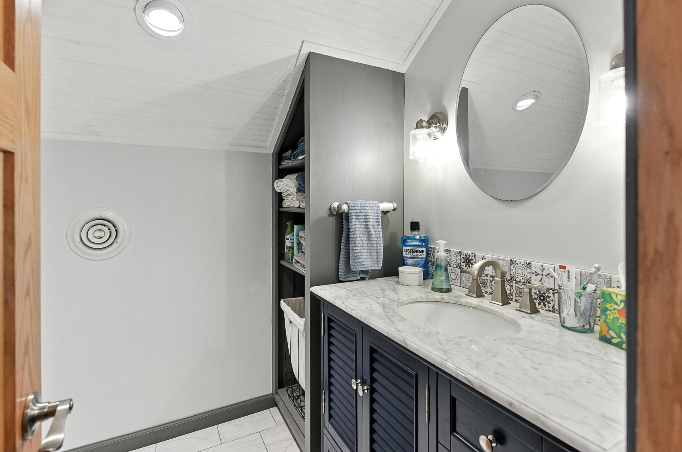 Oakland, Iowa 51560, United States, 3 Bedrooms Bedrooms, ,3 BathroomsBathrooms,Residential,Active,175605