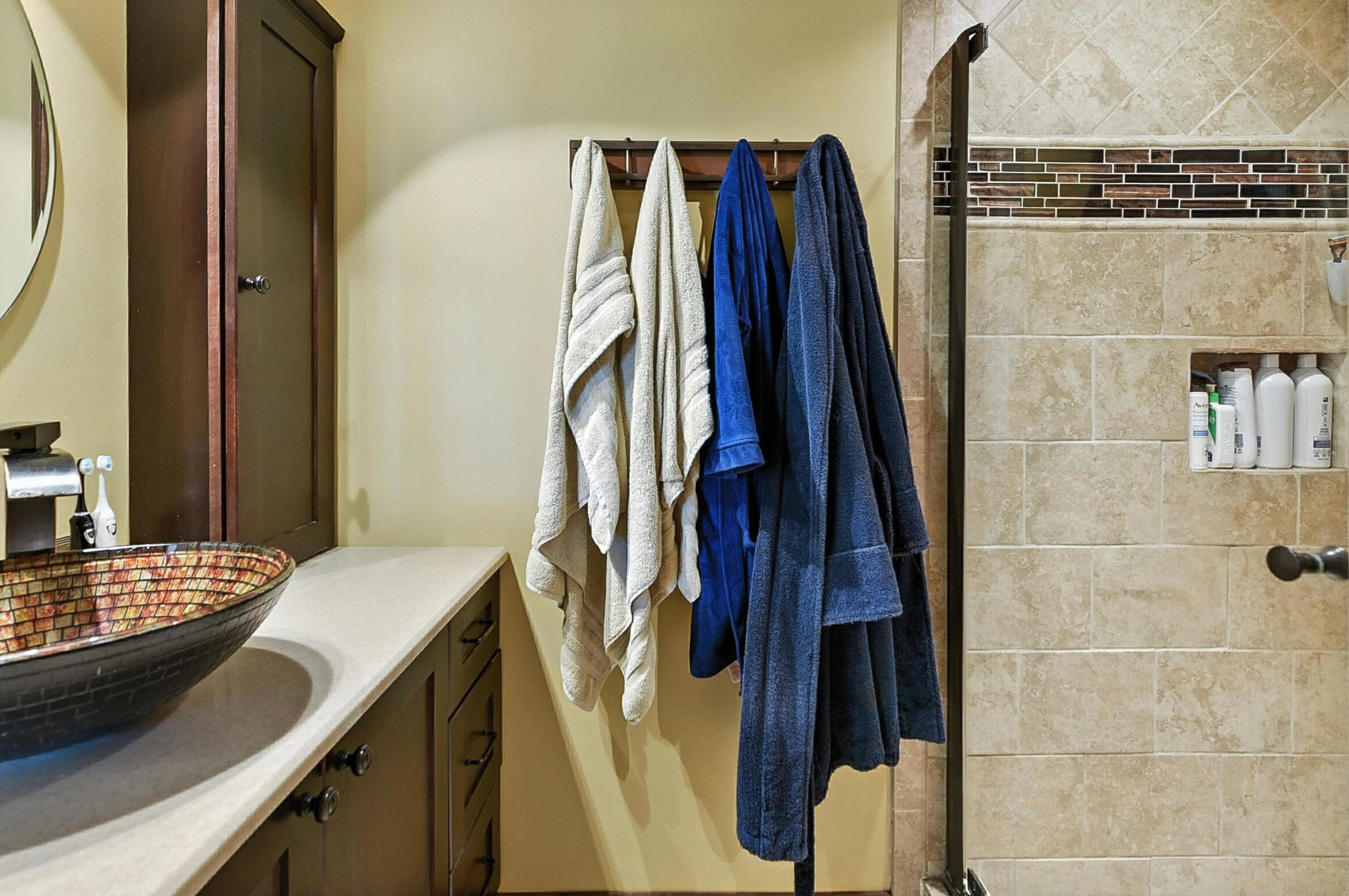 Oakland, Iowa 51560, United States, 3 Bedrooms Bedrooms, ,3 BathroomsBathrooms,Residential,Active,175605