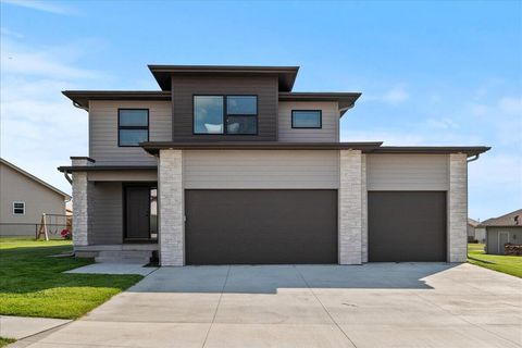 Photo of 202 AUGUSTA Drive, TREYNOR, IA 51575 (MLS # 26-1281)