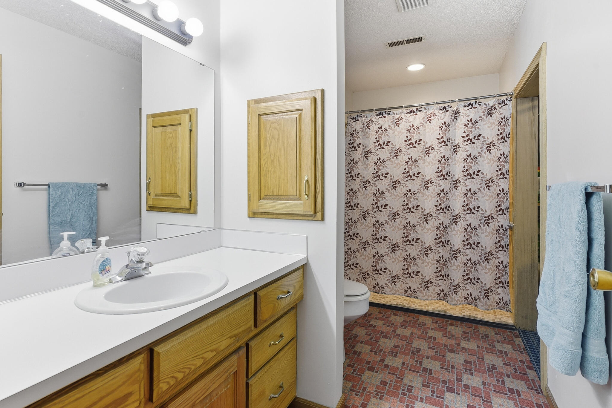 Council Bluffs, Iowa 51501, United States, 3 Bedrooms Bedrooms, ,2 BathroomsBathrooms,Residential,Active,236734