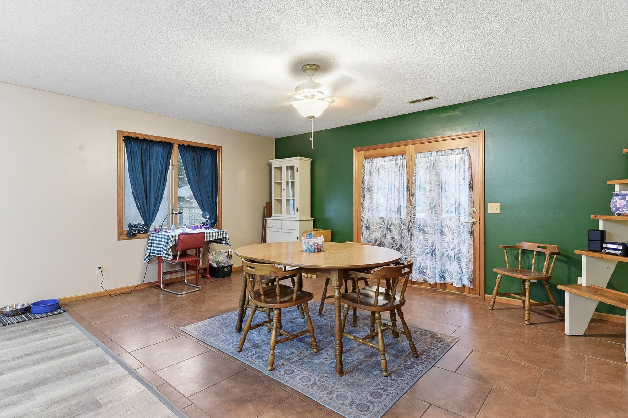 Council Bluffs, Iowa 51501, United States, 3 Bedrooms Bedrooms, ,2 BathroomsBathrooms,Residential,Active,236734