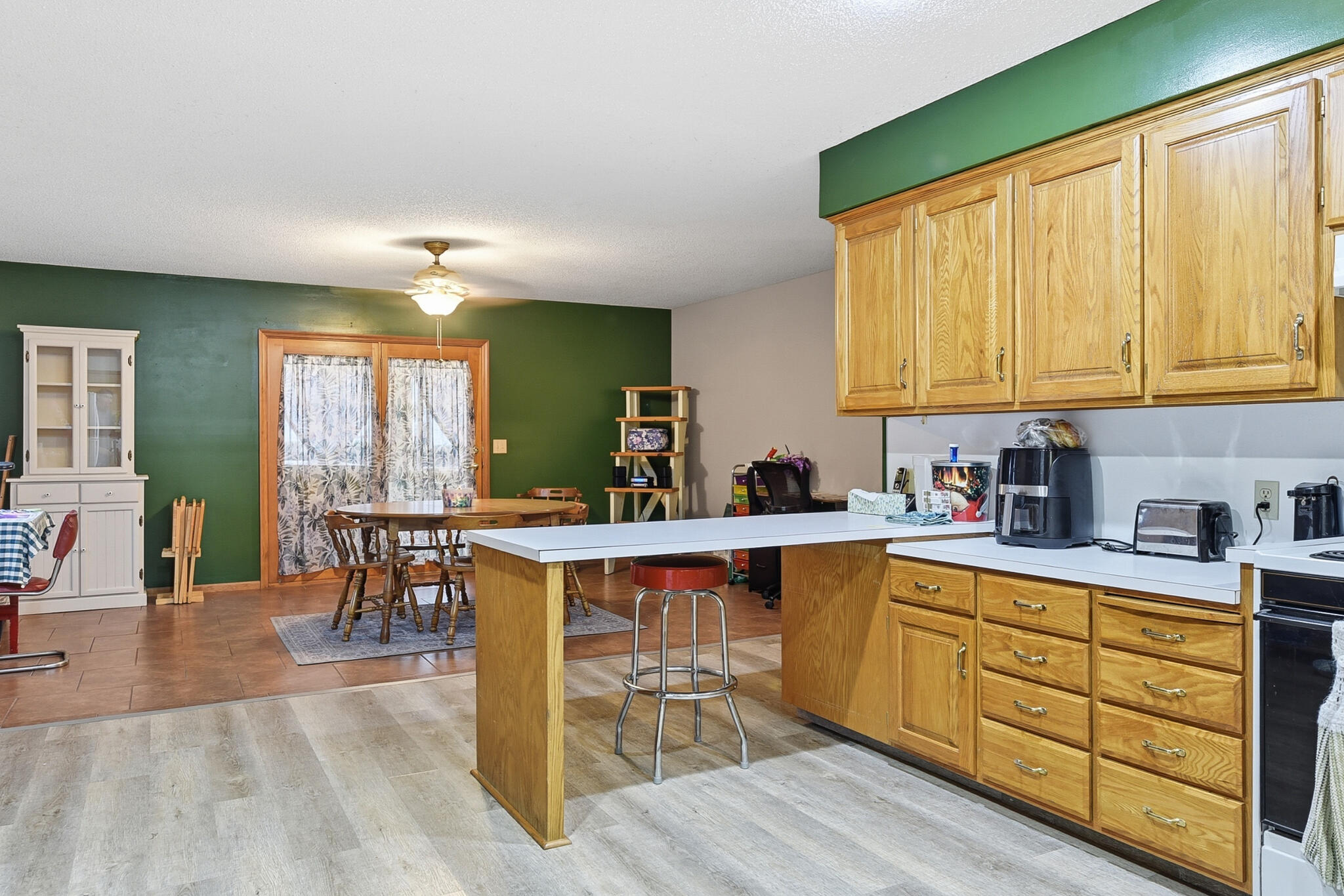 Council Bluffs, Iowa 51501, United States, 3 Bedrooms Bedrooms, ,2 BathroomsBathrooms,Residential,Active,236734