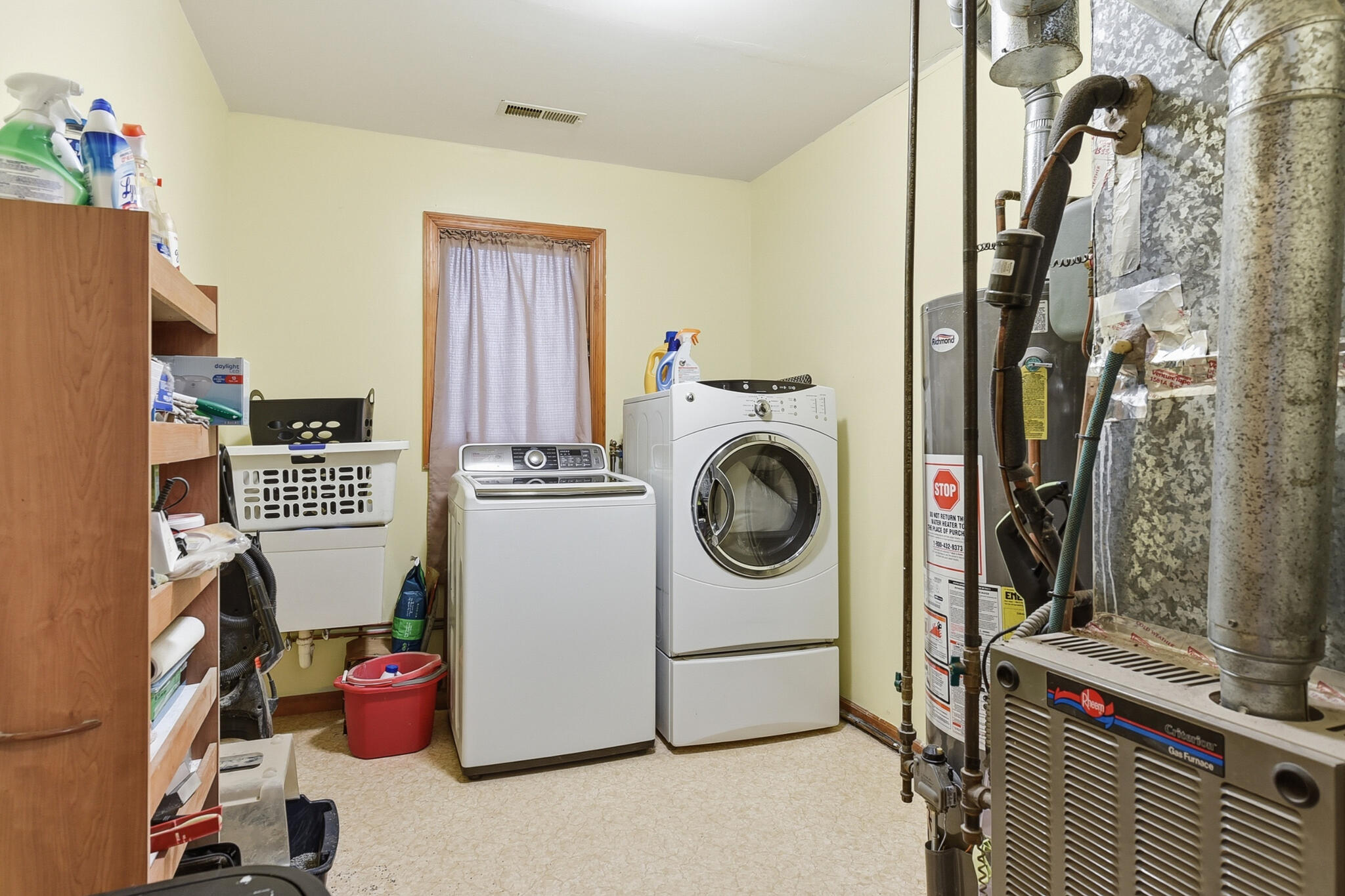 Council Bluffs, Iowa 51501, United States, 3 Bedrooms Bedrooms, ,2 BathroomsBathrooms,Residential,Active,236734