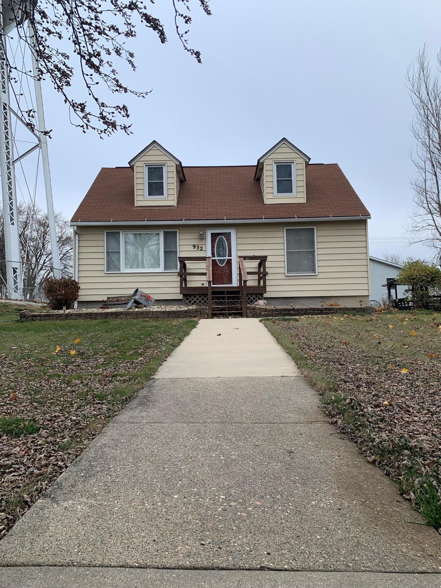 Cherokee, Iowa 51012, United States, 3 Bedrooms Bedrooms, ,2 BathroomsBathrooms,Residential,Pending,21235