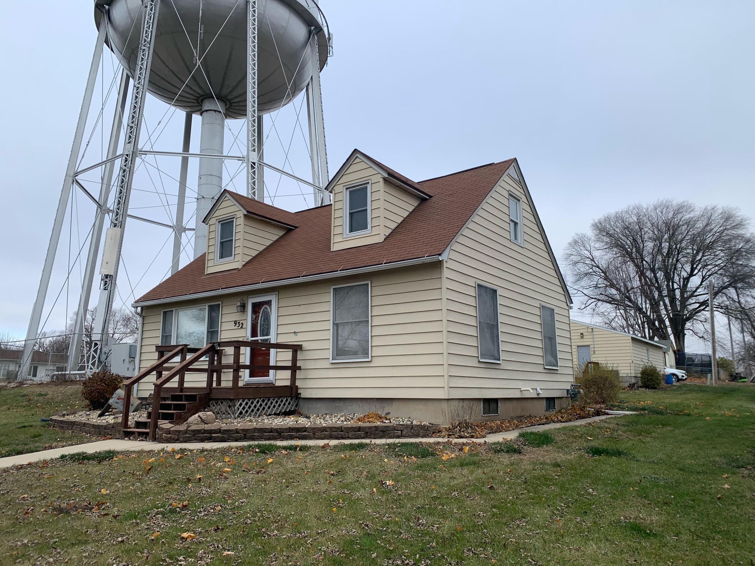 Cherokee, Iowa 51012, United States, 3 Bedrooms Bedrooms, ,2 BathroomsBathrooms,Residential,Pending,21235