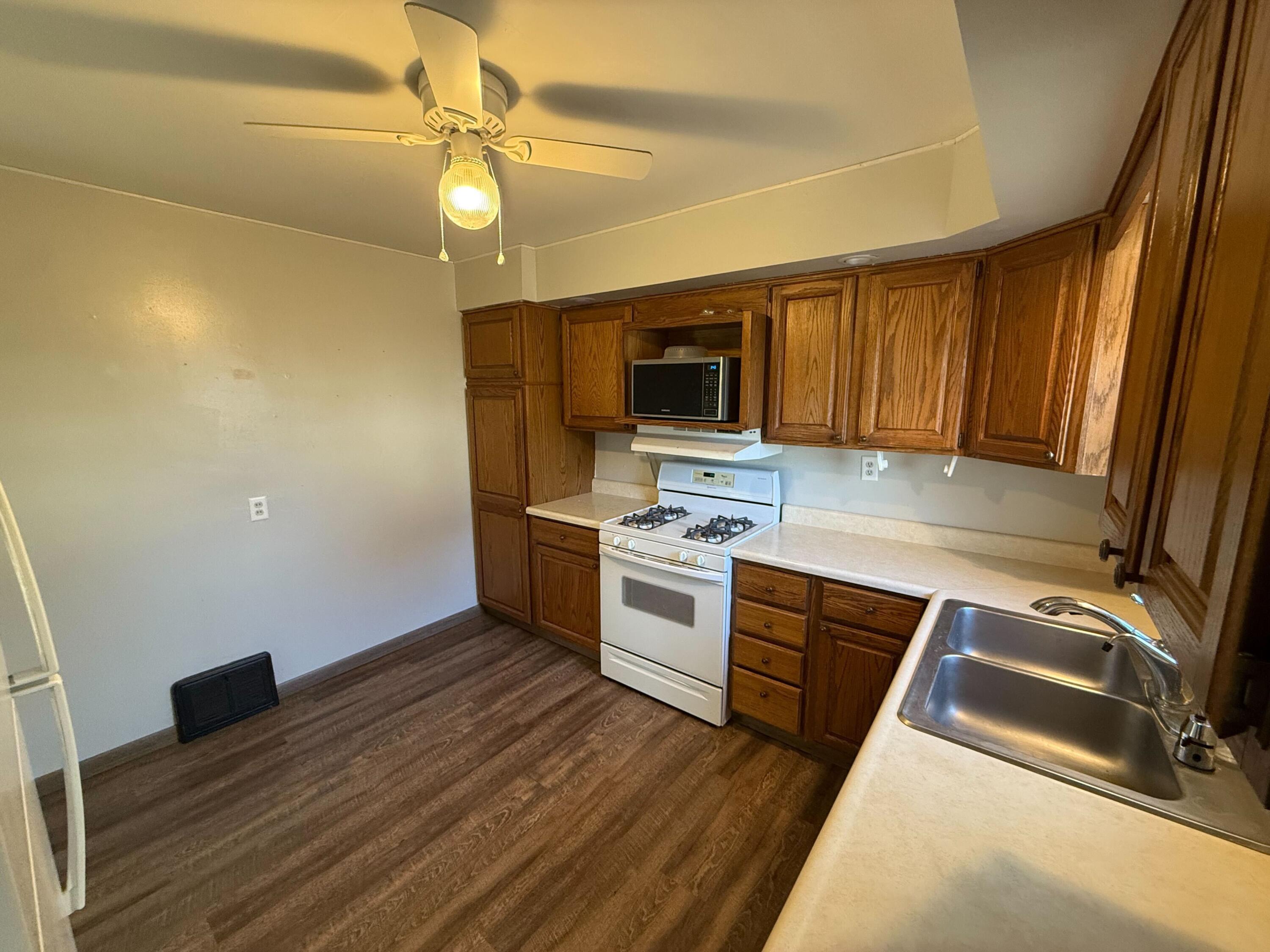 Cherokee, Iowa 51012, United States, 3 Bedrooms Bedrooms, ,2 BathroomsBathrooms,Residential,Pending,21235