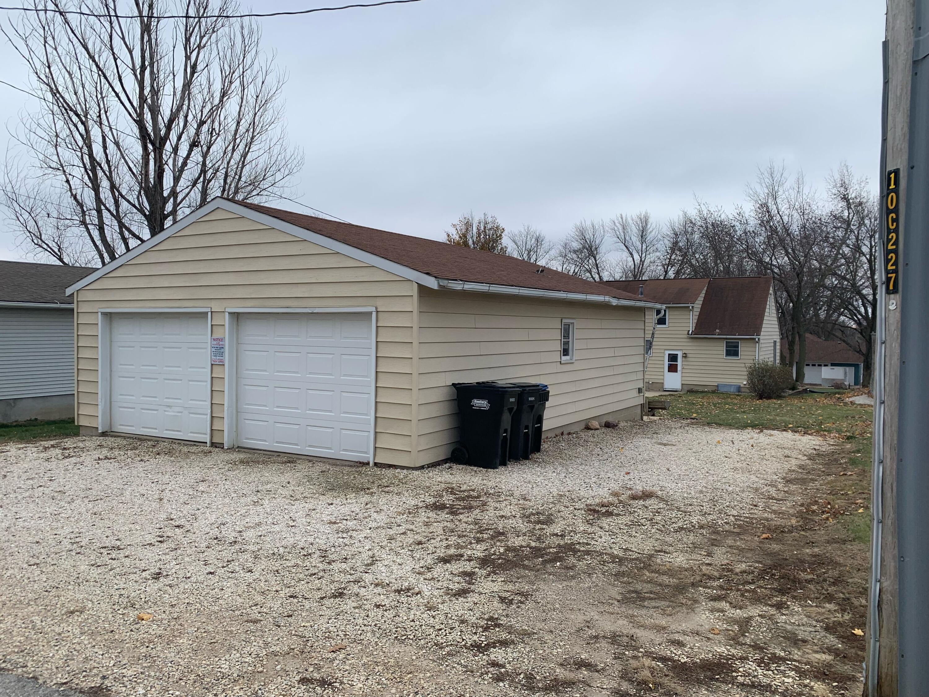 Cherokee, Iowa 51012, United States, 3 Bedrooms Bedrooms, ,2 BathroomsBathrooms,Residential,Pending,21235