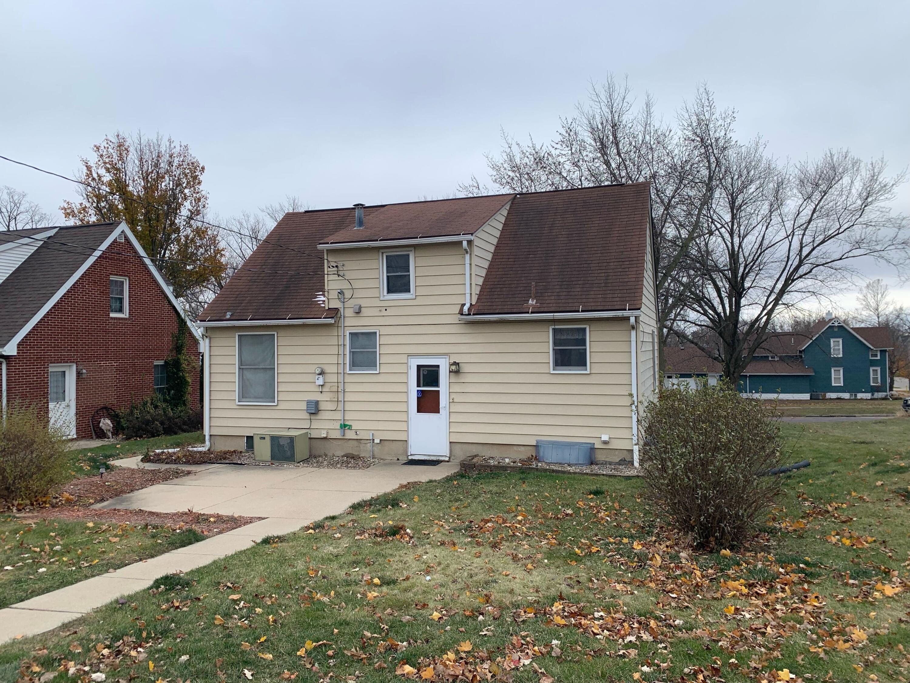 Cherokee, Iowa 51012, United States, 3 Bedrooms Bedrooms, ,2 BathroomsBathrooms,Residential,Pending,21235