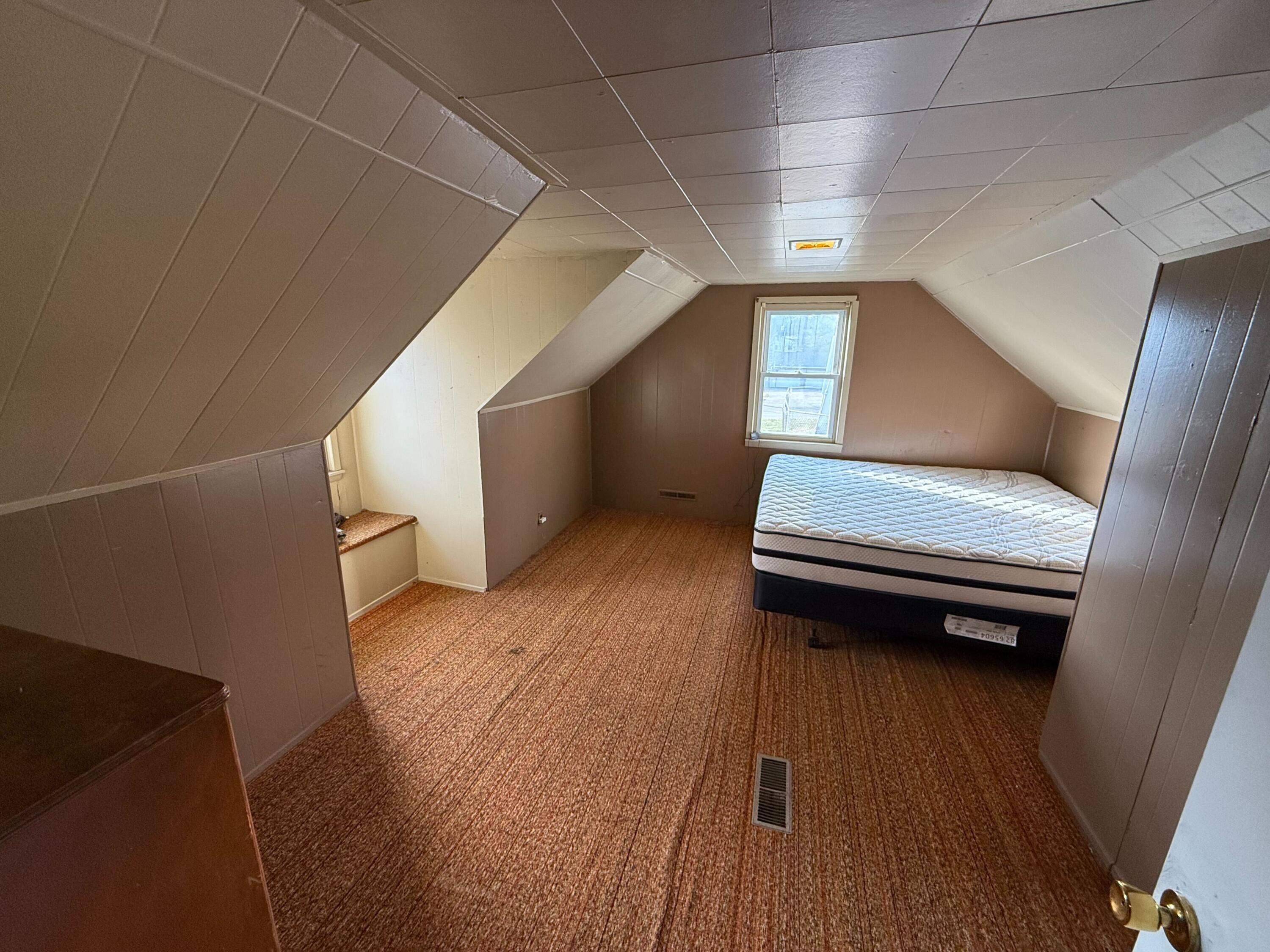 Cherokee, Iowa 51012, United States, 3 Bedrooms Bedrooms, ,2 BathroomsBathrooms,Residential,Pending,21235