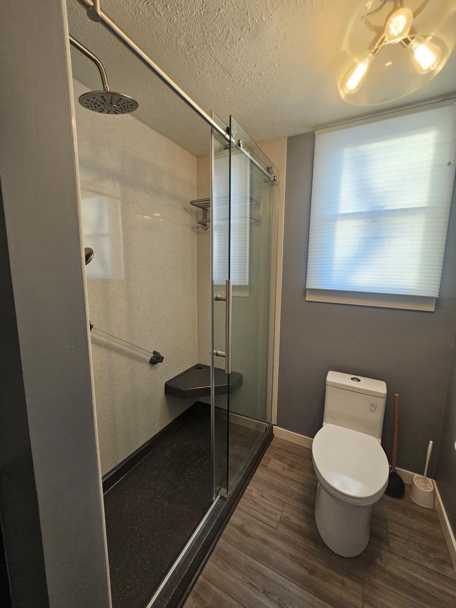 Oakland, Iowa 51560, United States, 4 Bedrooms Bedrooms, ,2 BathroomsBathrooms,Residential,Active,78304