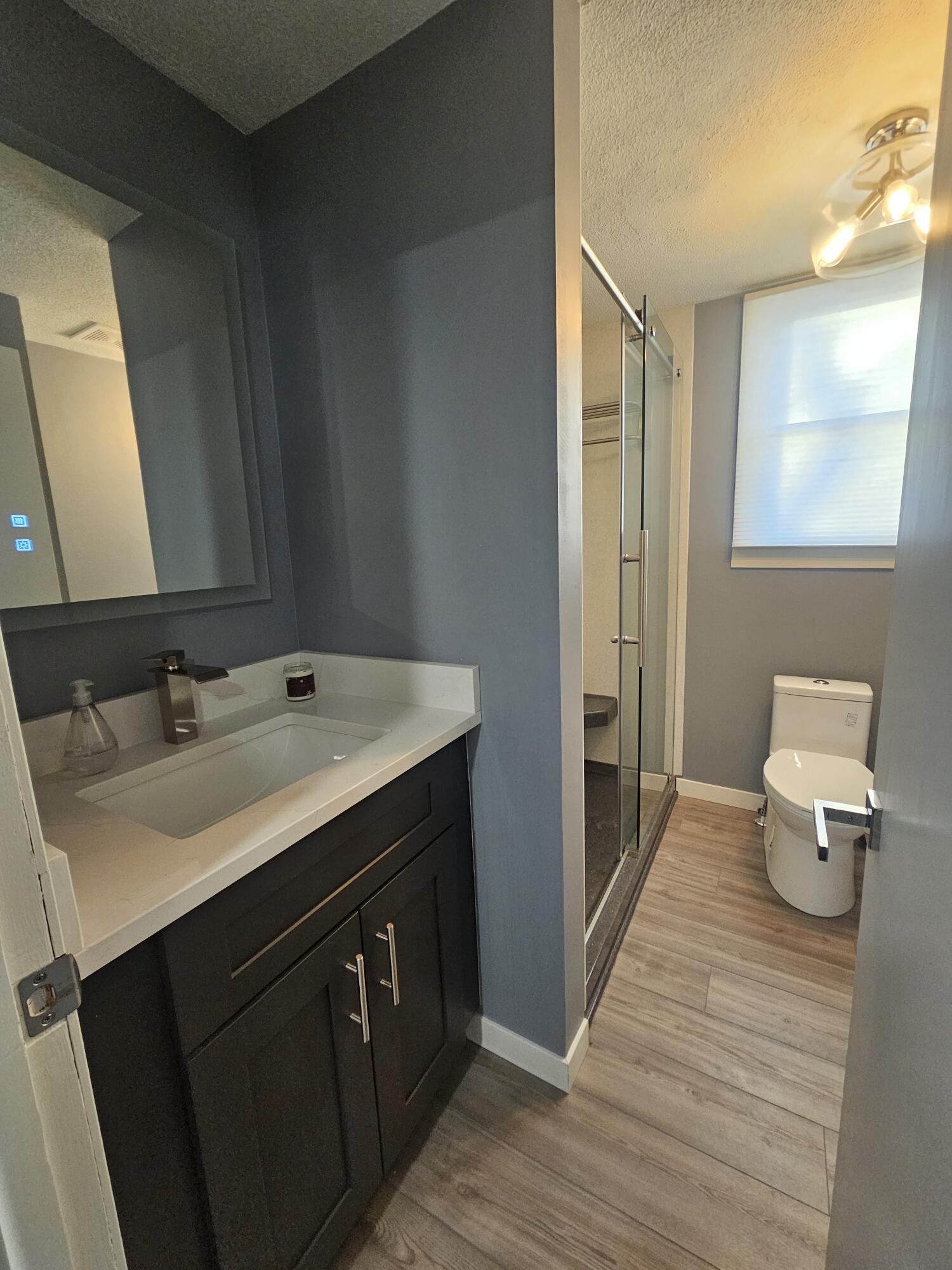 Oakland, Iowa 51560, United States, 4 Bedrooms Bedrooms, ,2 BathroomsBathrooms,Residential,Active,78304