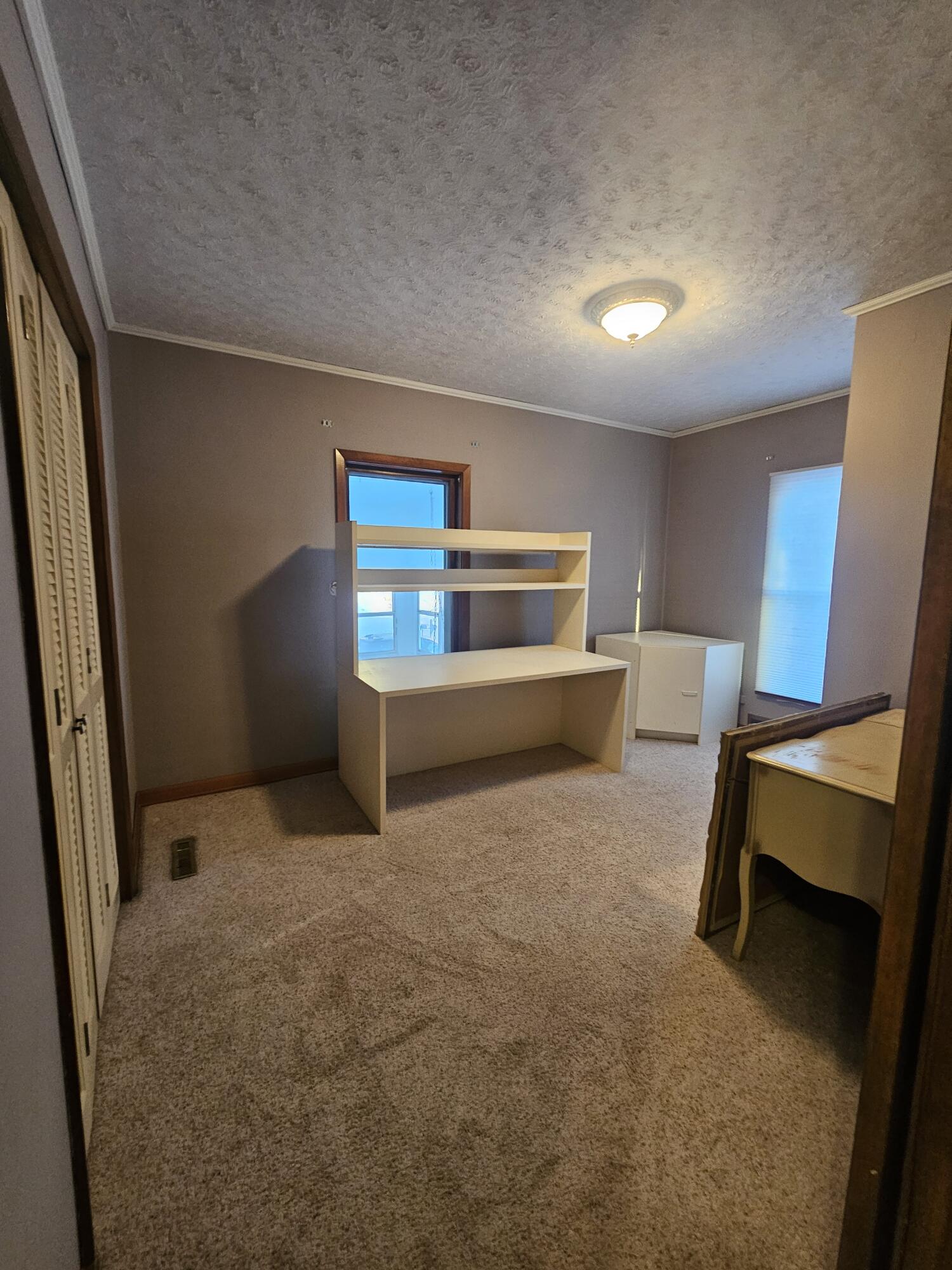 Oakland, Iowa 51560, United States, 4 Bedrooms Bedrooms, ,2 BathroomsBathrooms,Residential,Active,78304