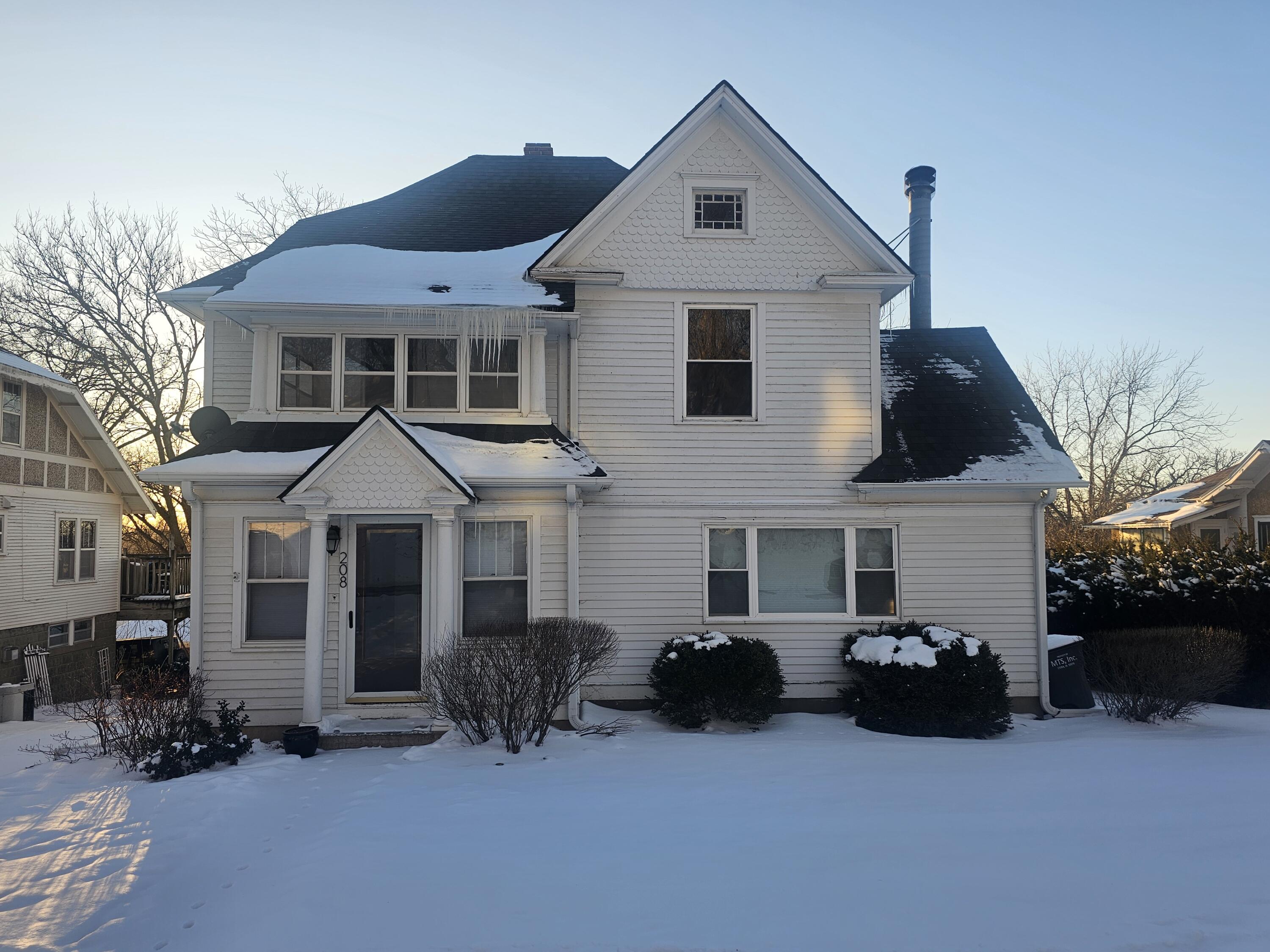 Oakland, Iowa 51560, United States, 4 Bedrooms Bedrooms, ,2 BathroomsBathrooms,Residential,Active,78304